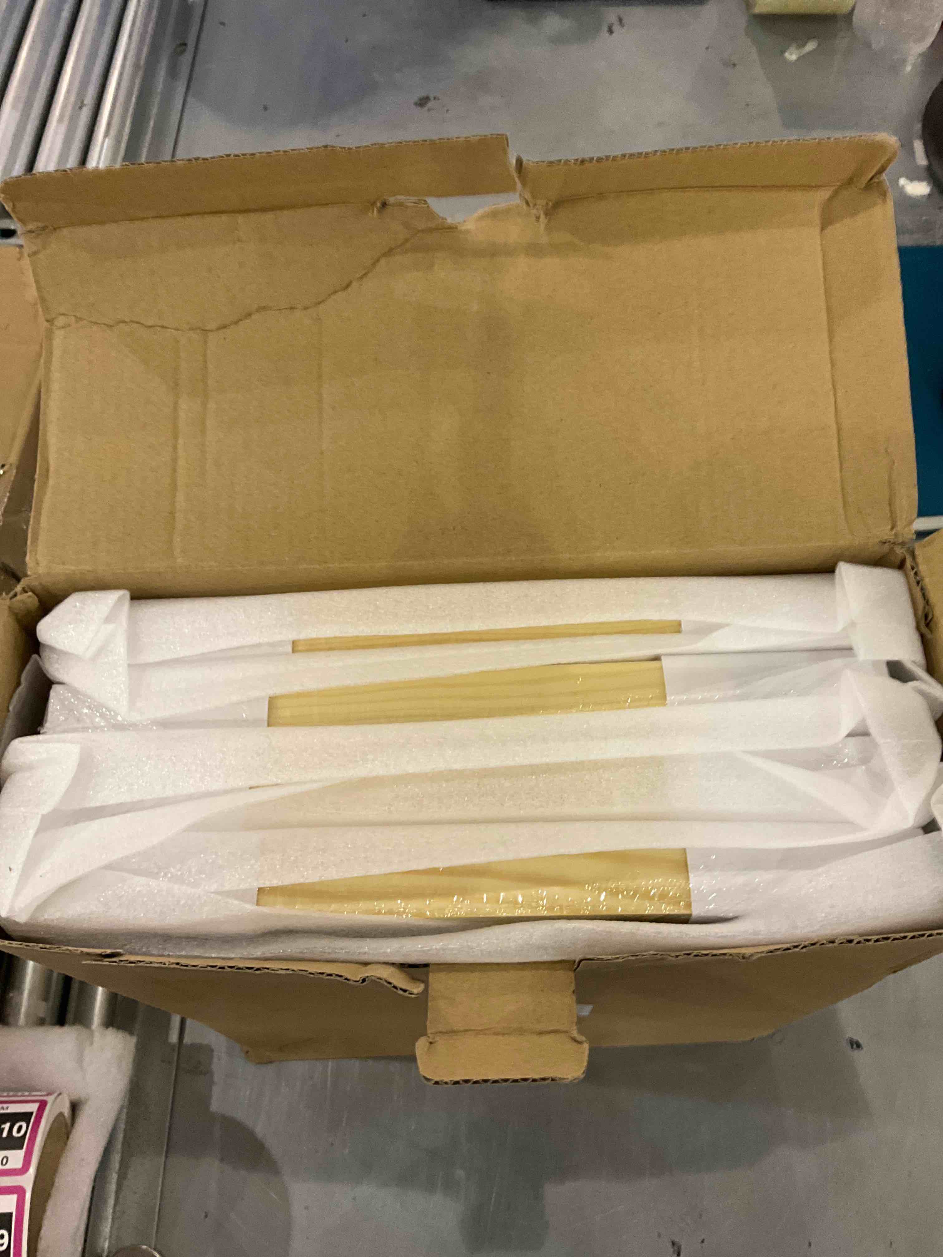 https://s3.amazonaws.com/lotting-images-prod/bidfta/EXS00421207_1692962547174.jpeg