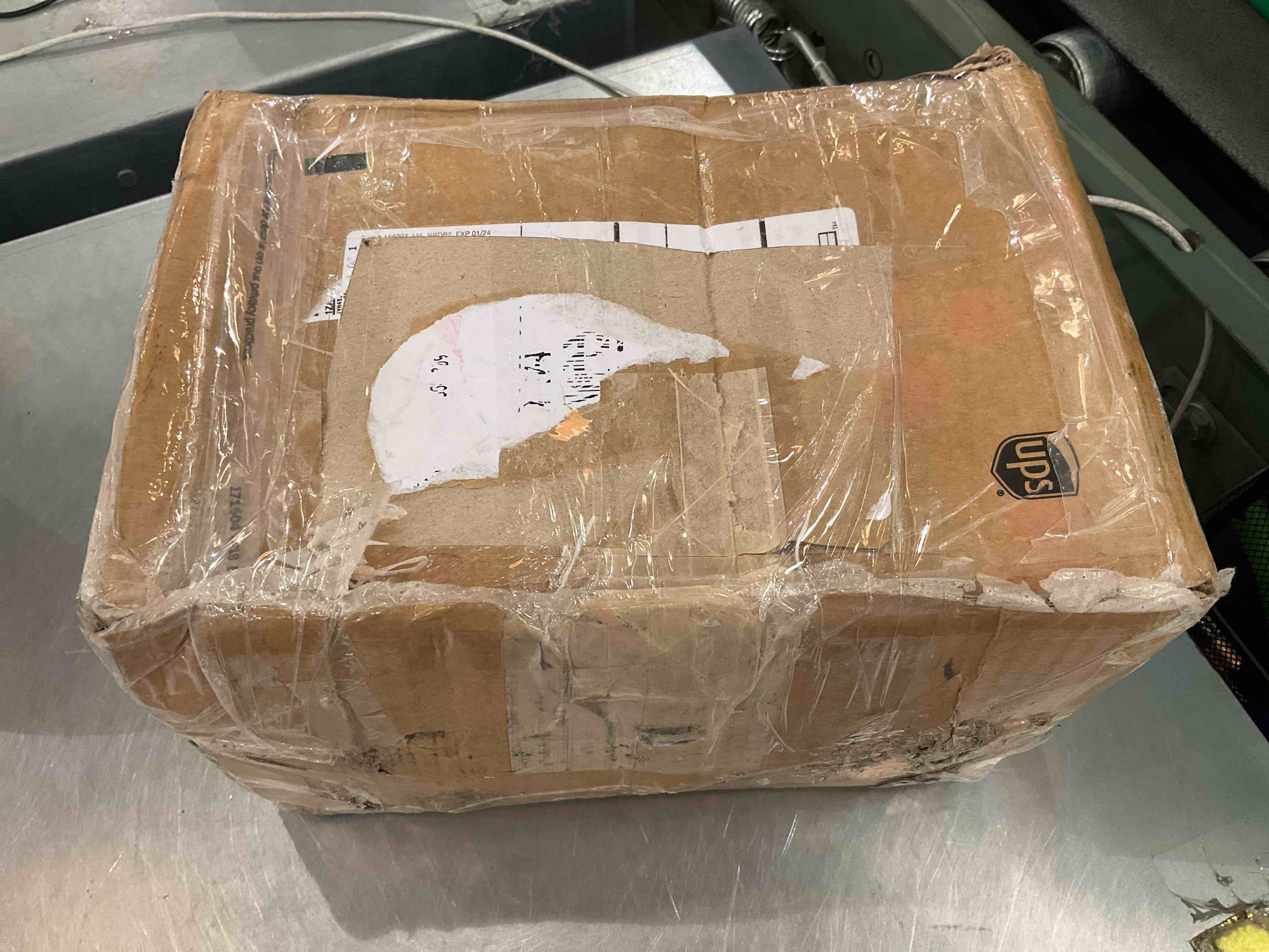 https://s3.amazonaws.com/lotting-images-prod/bidfta/EXS00422170_1692902091287.jpeg