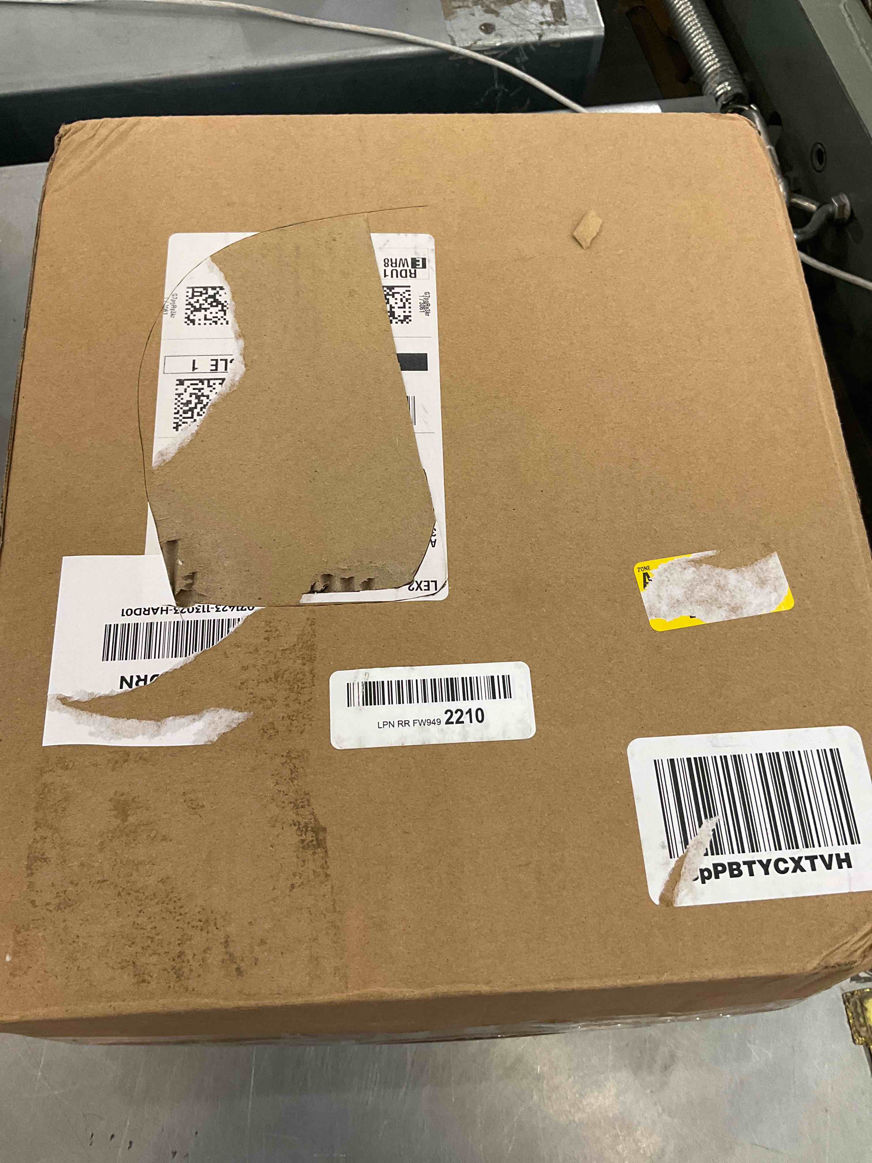 https://s3.amazonaws.com/lotting-images-prod/bidfta/EXS00422416_1693410543134.jpeg