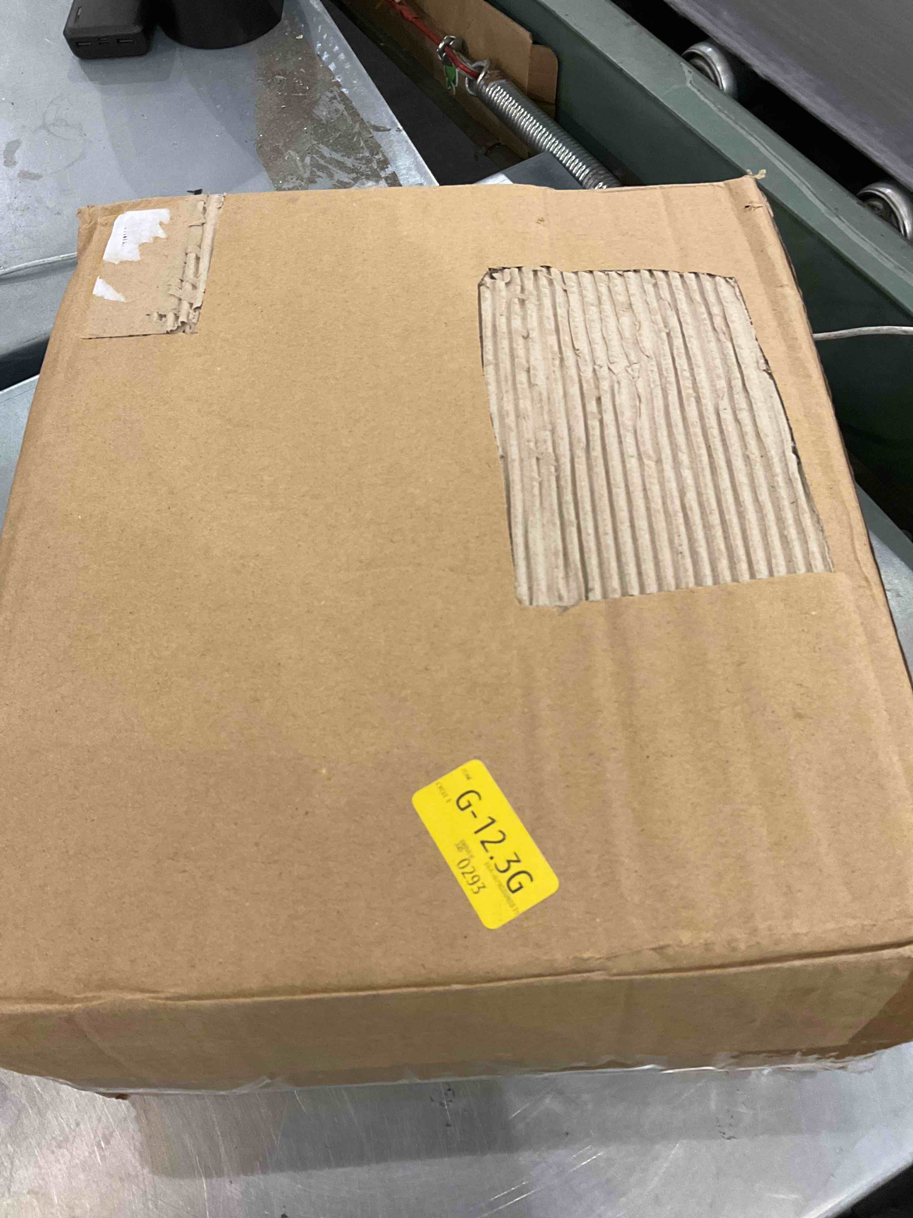 https://s3.amazonaws.com/lotting-images-prod/bidfta/EXS00422907_1693942490237.jpeg