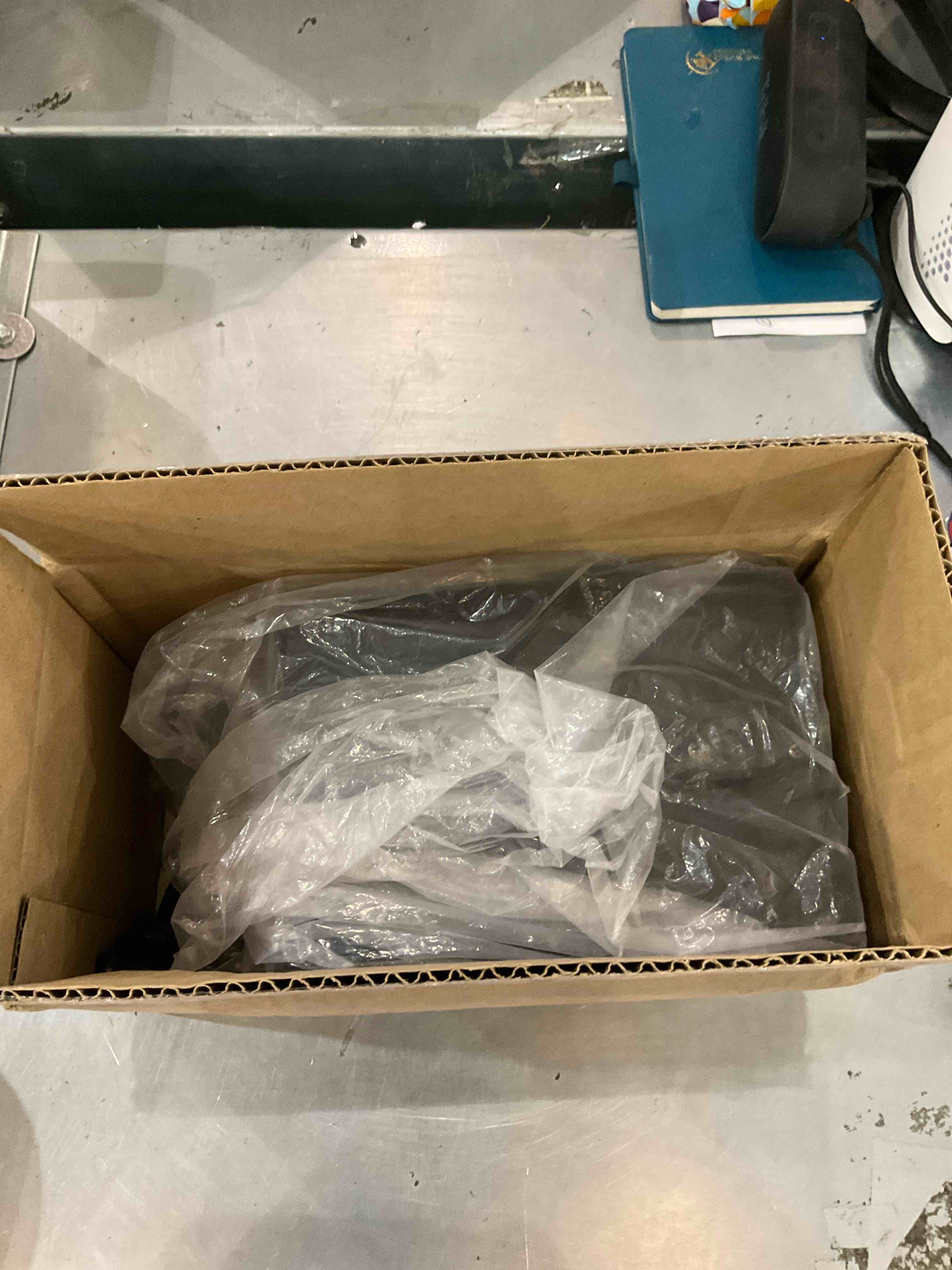 https://s3.amazonaws.com/lotting-images-prod/bidfta/EXS00423397_1695303981195.jpeg