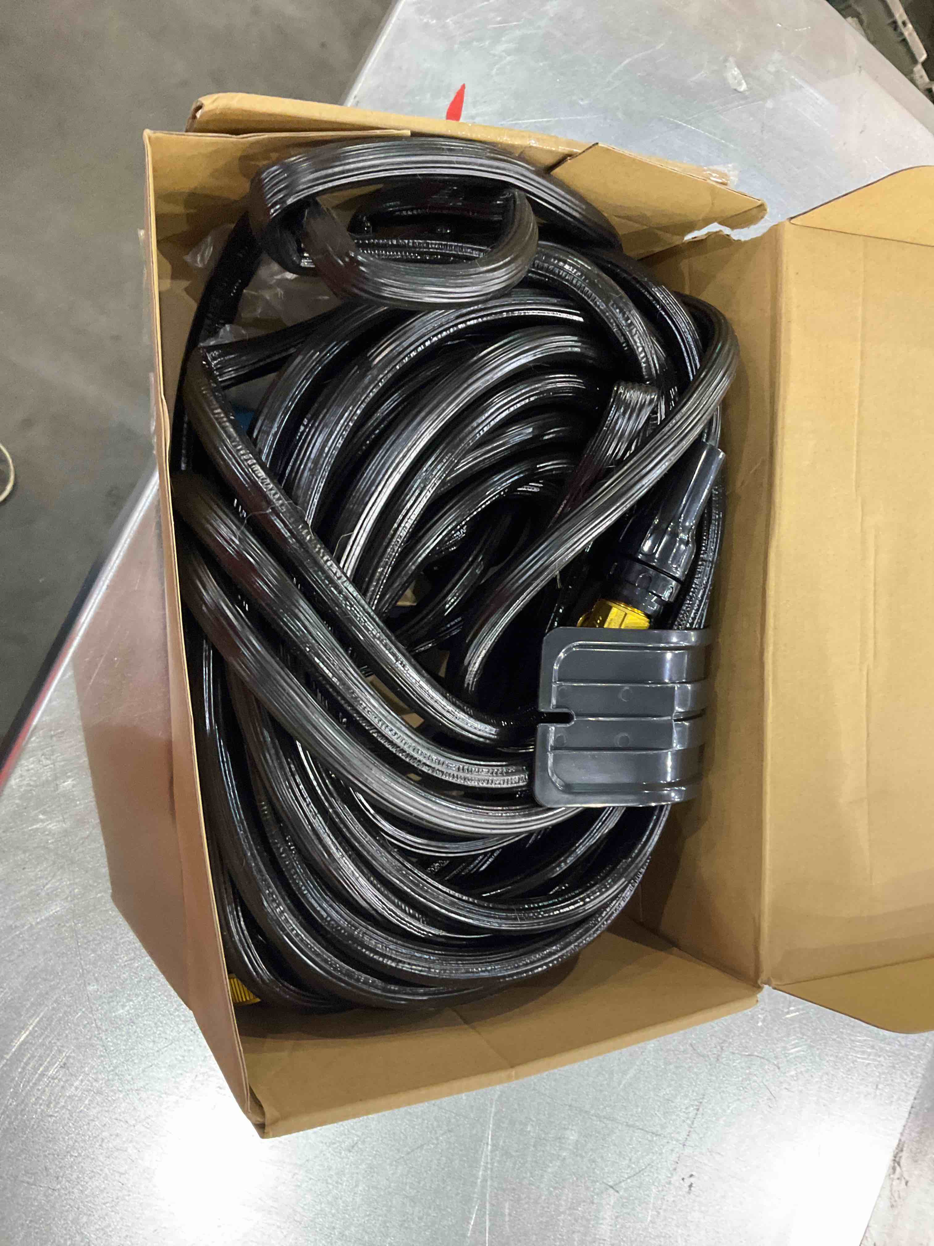 https://s3.amazonaws.com/lotting-images-prod/bidfta/EXS00424056_1693225266353.jpeg