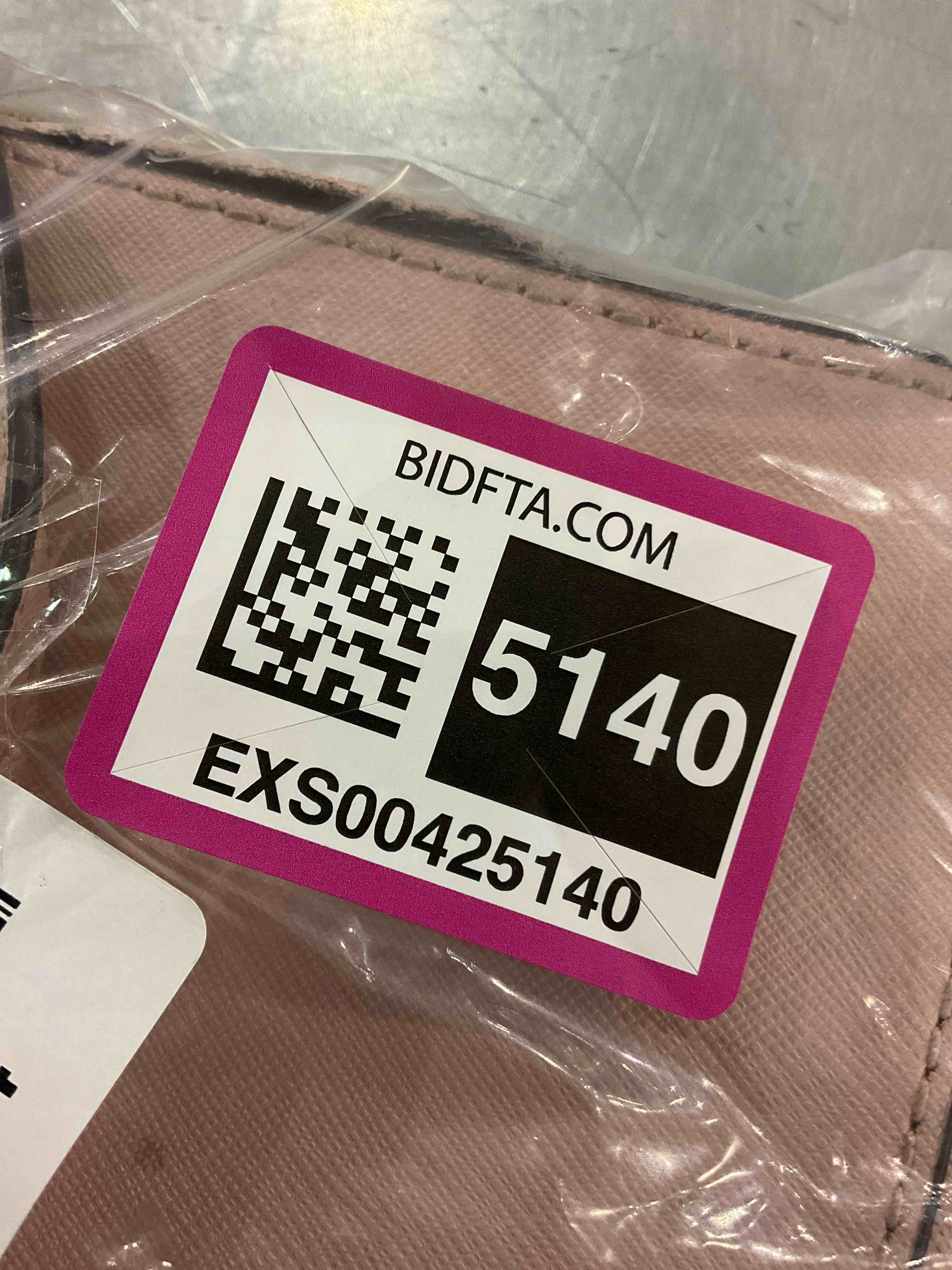 https://s3.amazonaws.com/lotting-images-prod/bidfta/EXS00425140_1692877818941.jpeg