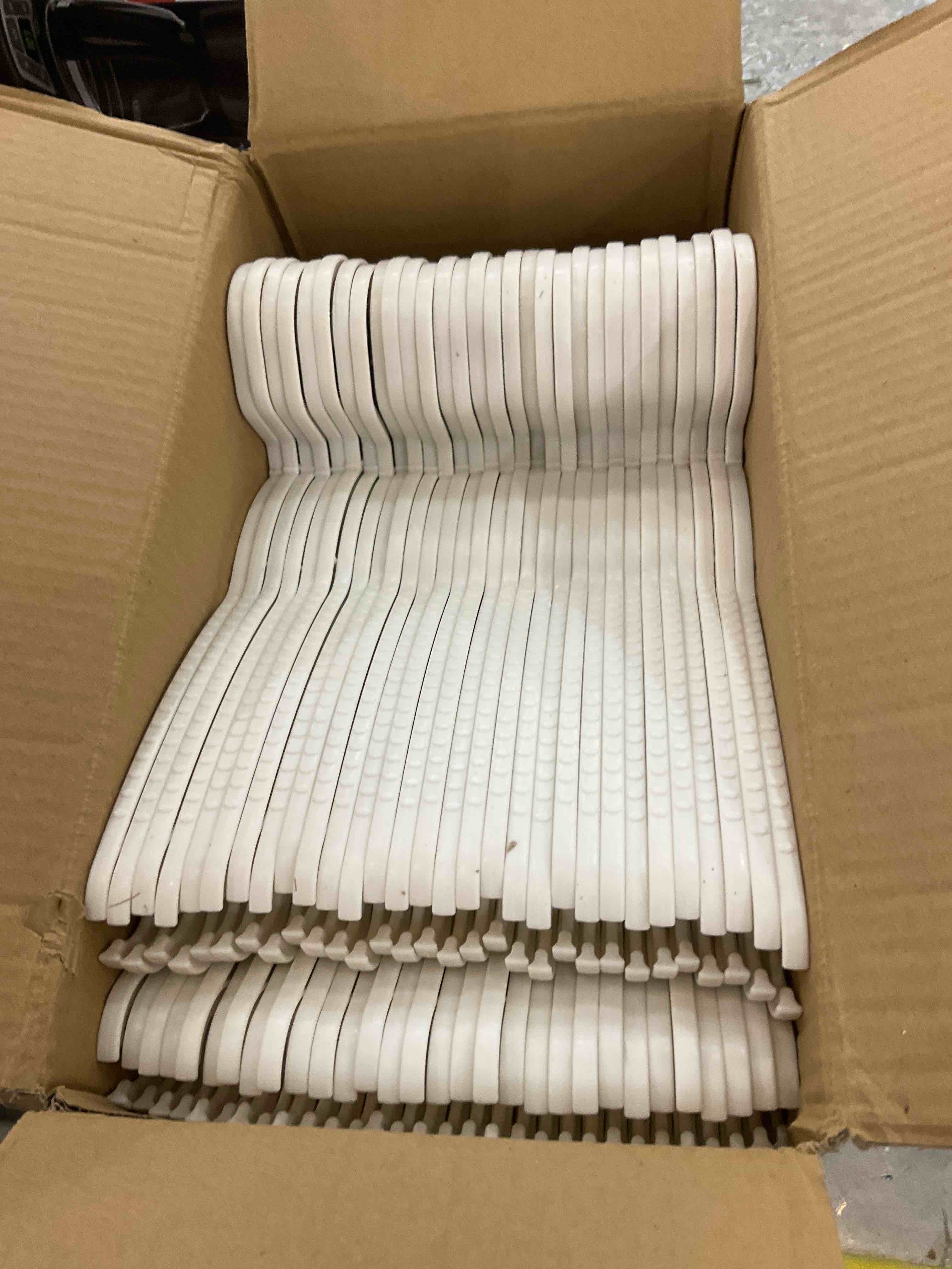 https://s3.amazonaws.com/lotting-images-prod/bidfta/EXS00426785_1693328813293.jpeg