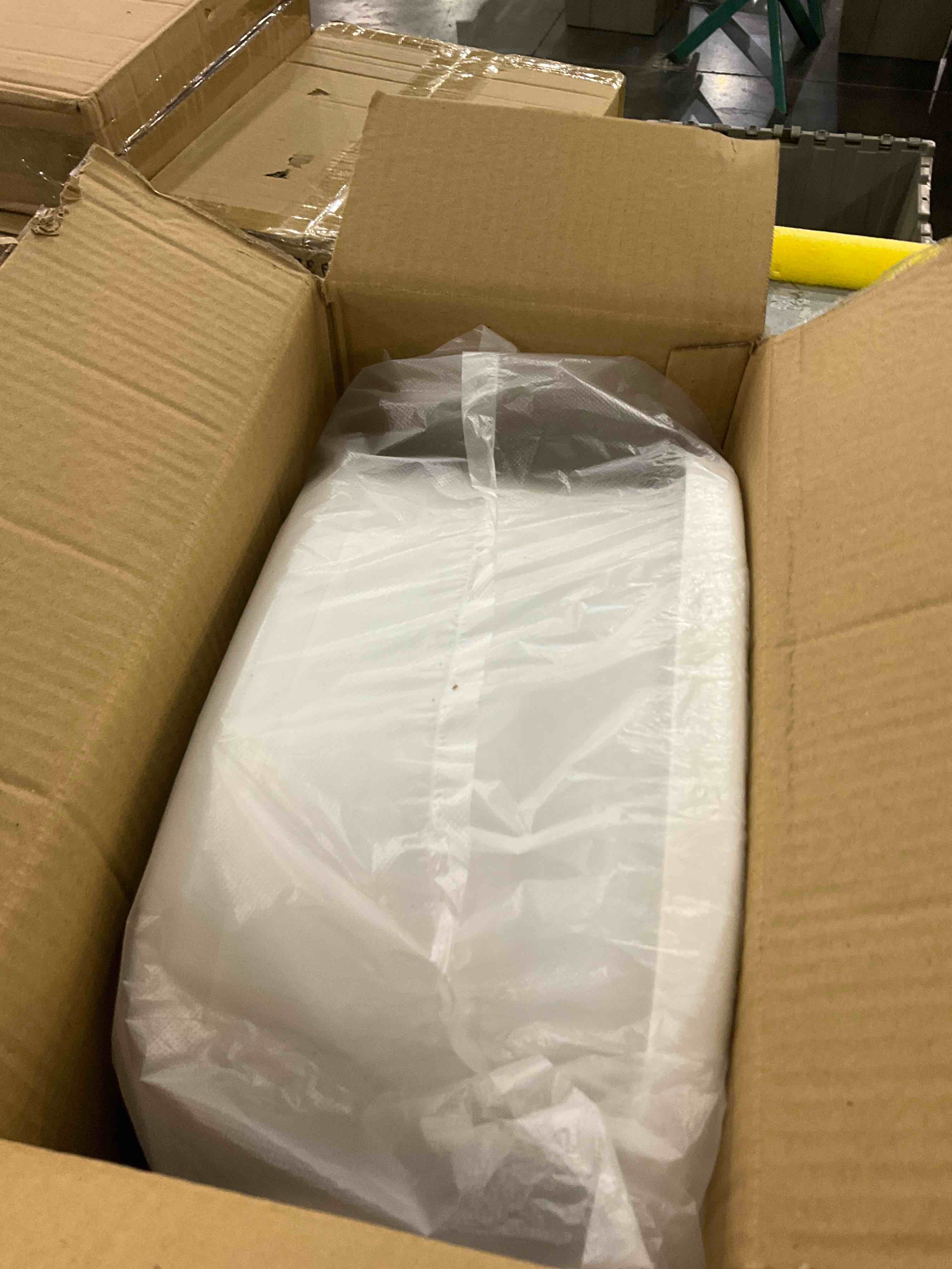 https://s3.amazonaws.com/lotting-images-prod/bidfta/EXS00426844_1693571139211.jpeg