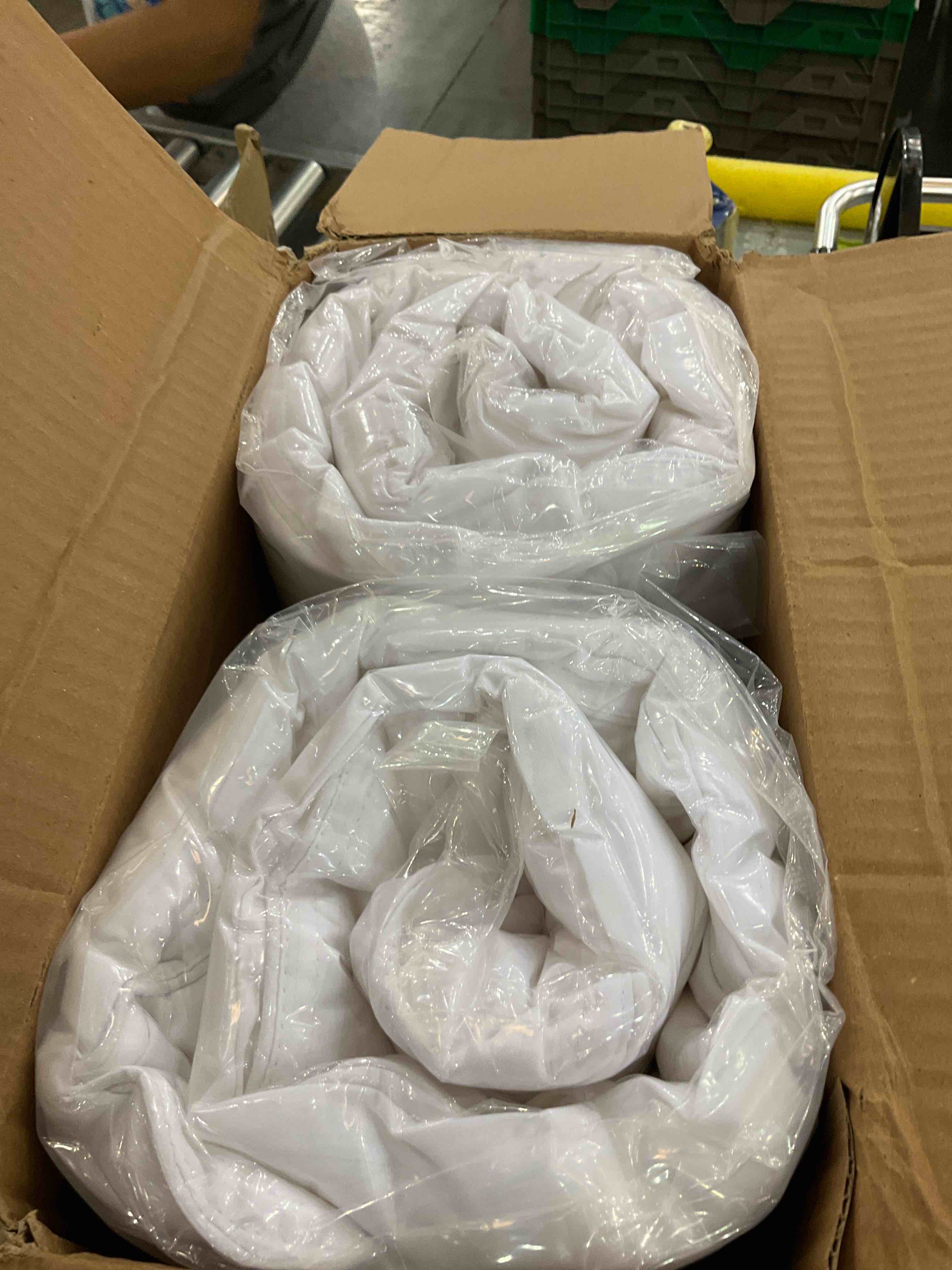 https://s3.amazonaws.com/lotting-images-prod/bidfta/EXS00426946_1693587844518.jpeg