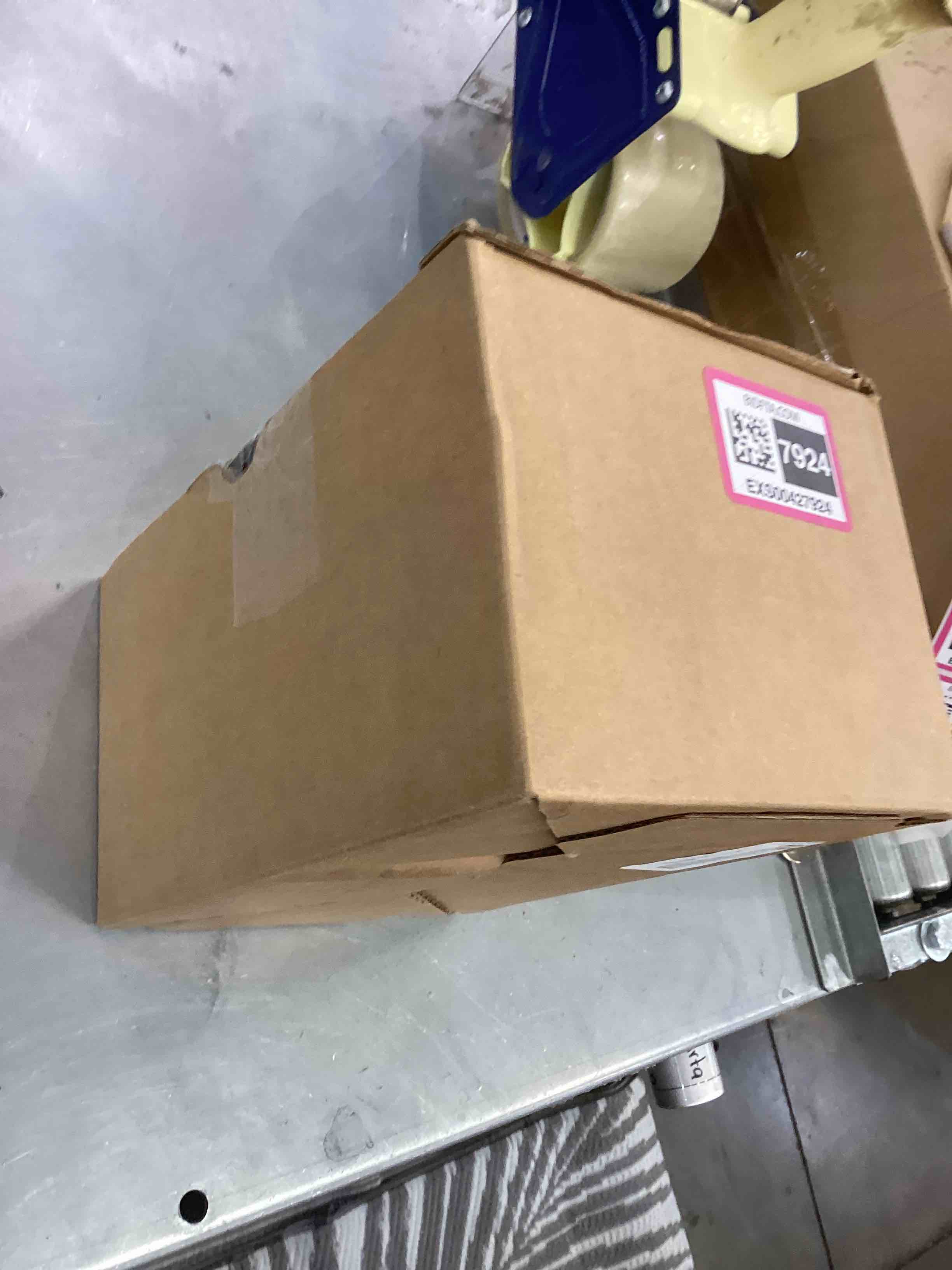 https://s3.amazonaws.com/lotting-images-prod/bidfta/EXS00427924_1693501367426.jpeg