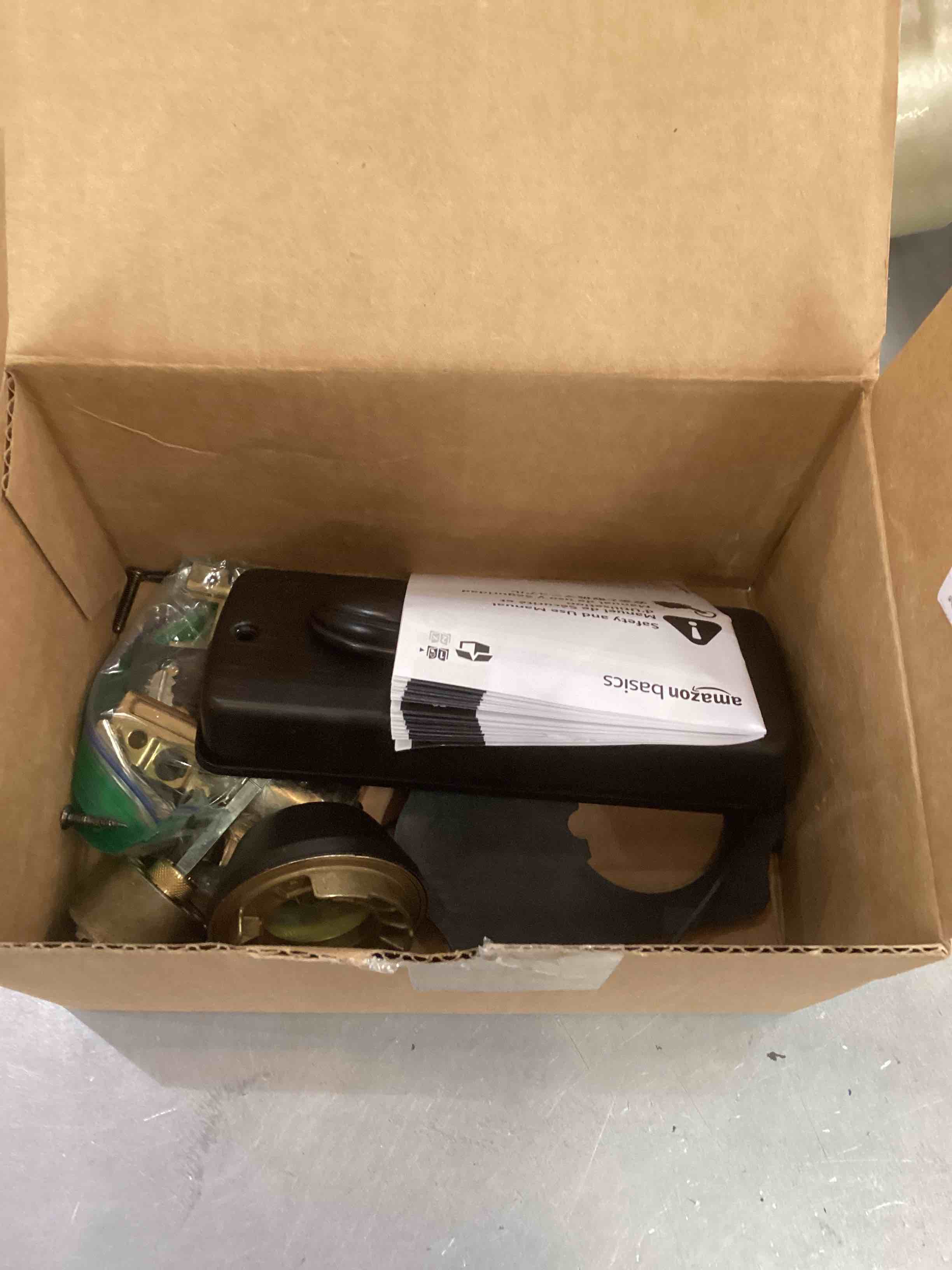 https://s3.amazonaws.com/lotting-images-prod/bidfta/EXS00427924_1693501388284.jpeg