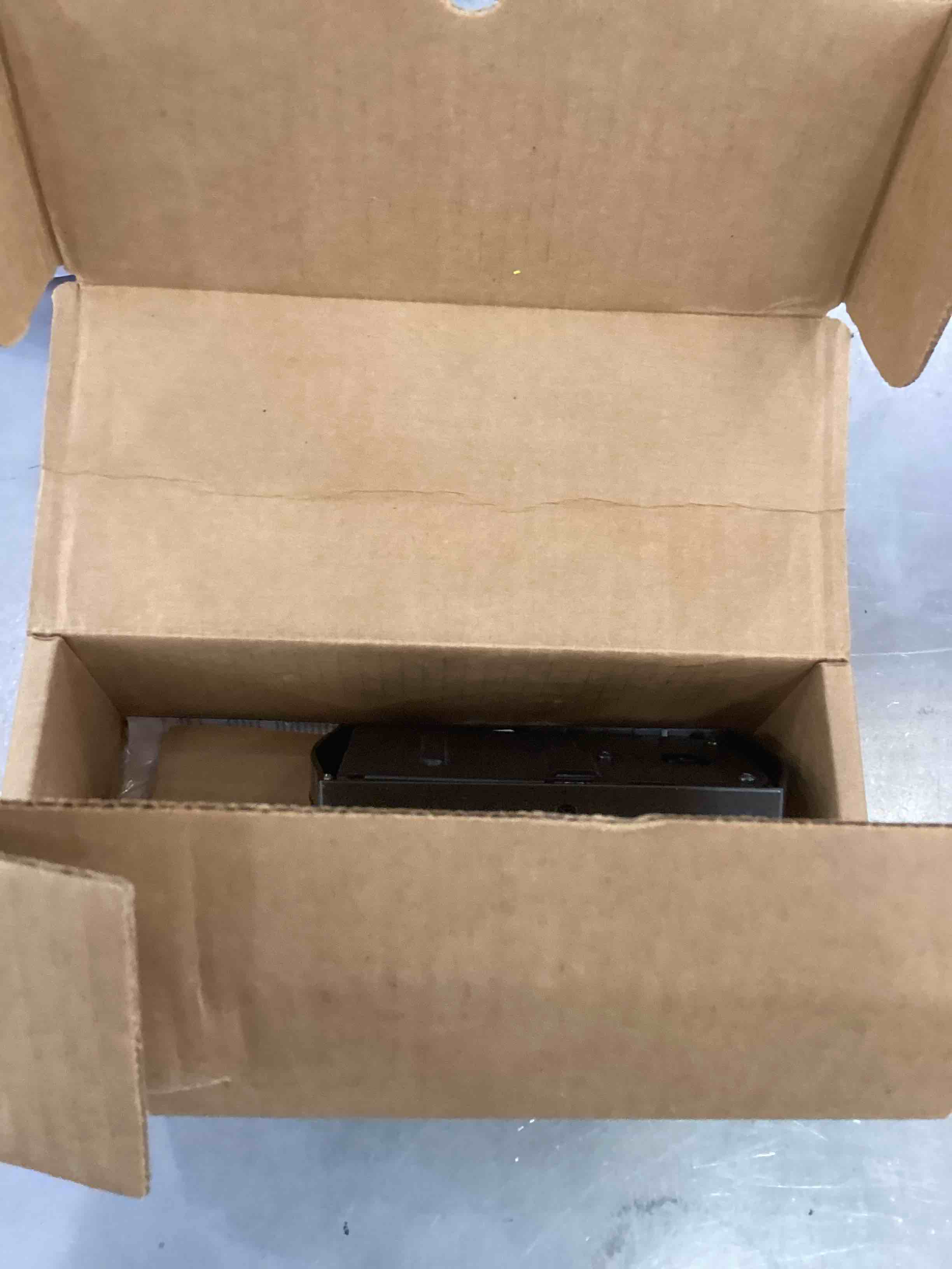 https://s3.amazonaws.com/lotting-images-prod/bidfta/EXS00427925_1693501825436.jpeg