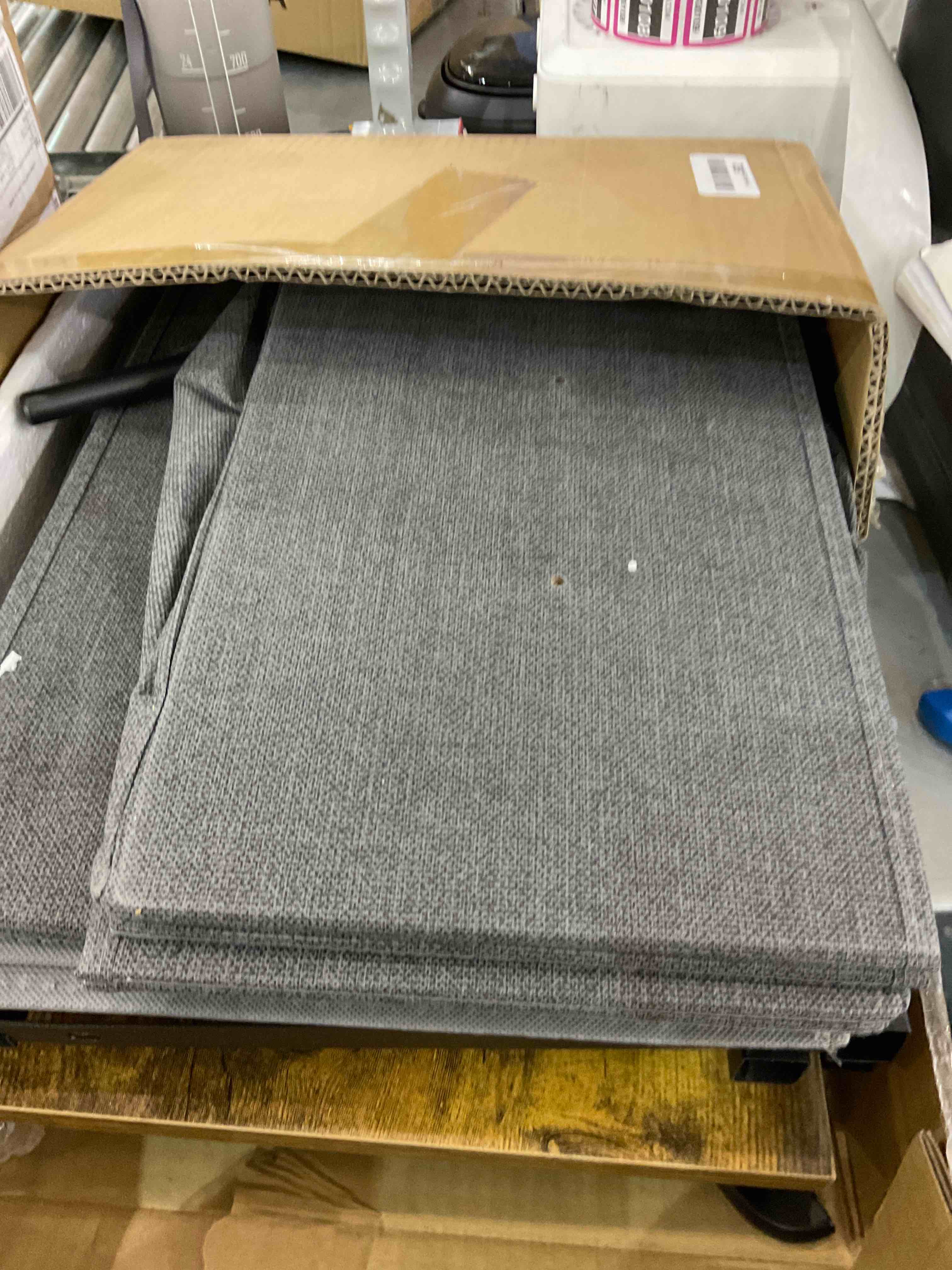 https://s3.amazonaws.com/lotting-images-prod/bidfta/EXS00430102_1693920671310.jpeg