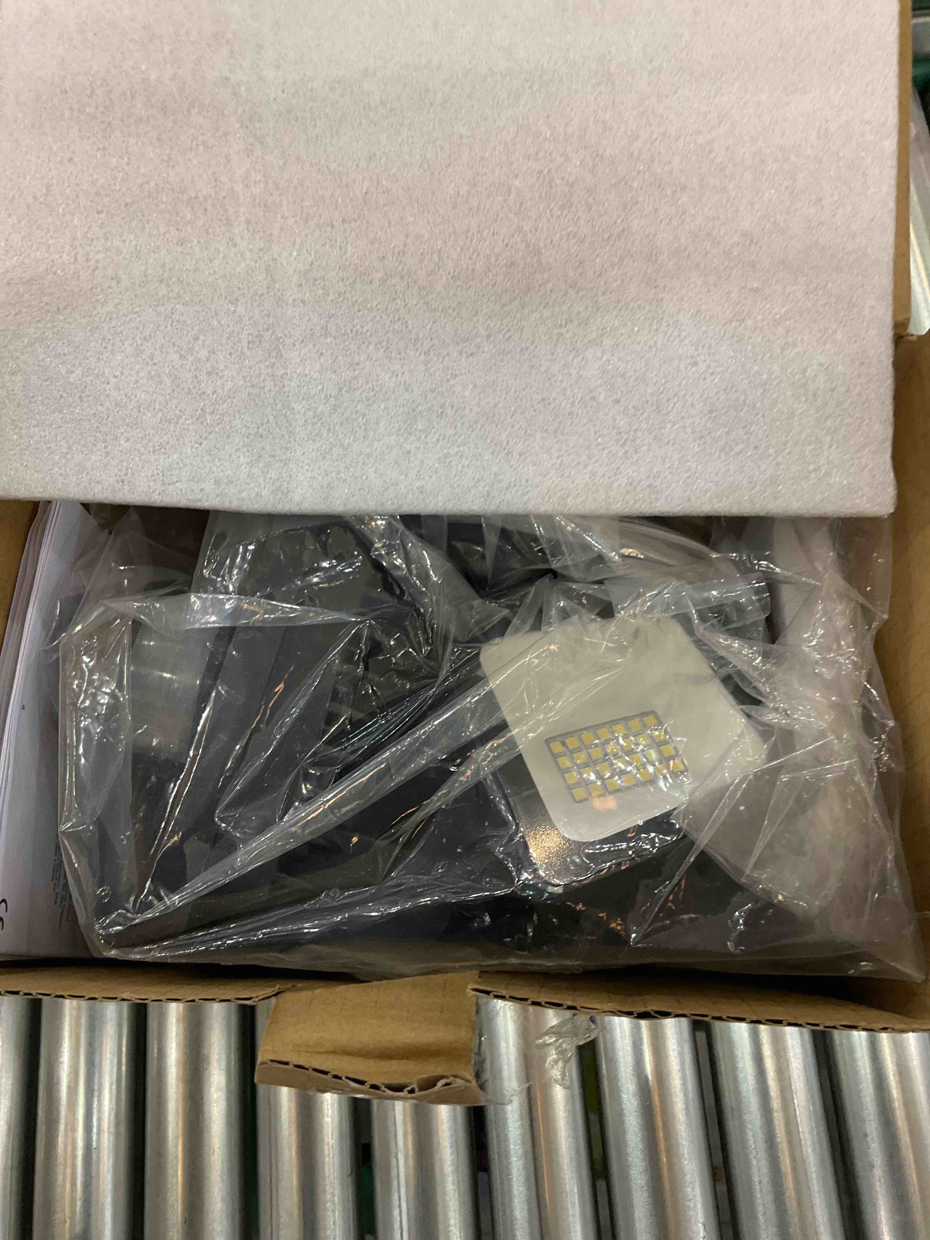 https://s3.amazonaws.com/lotting-images-prod/bidfta/EXS00430922_1693932219720.jpeg