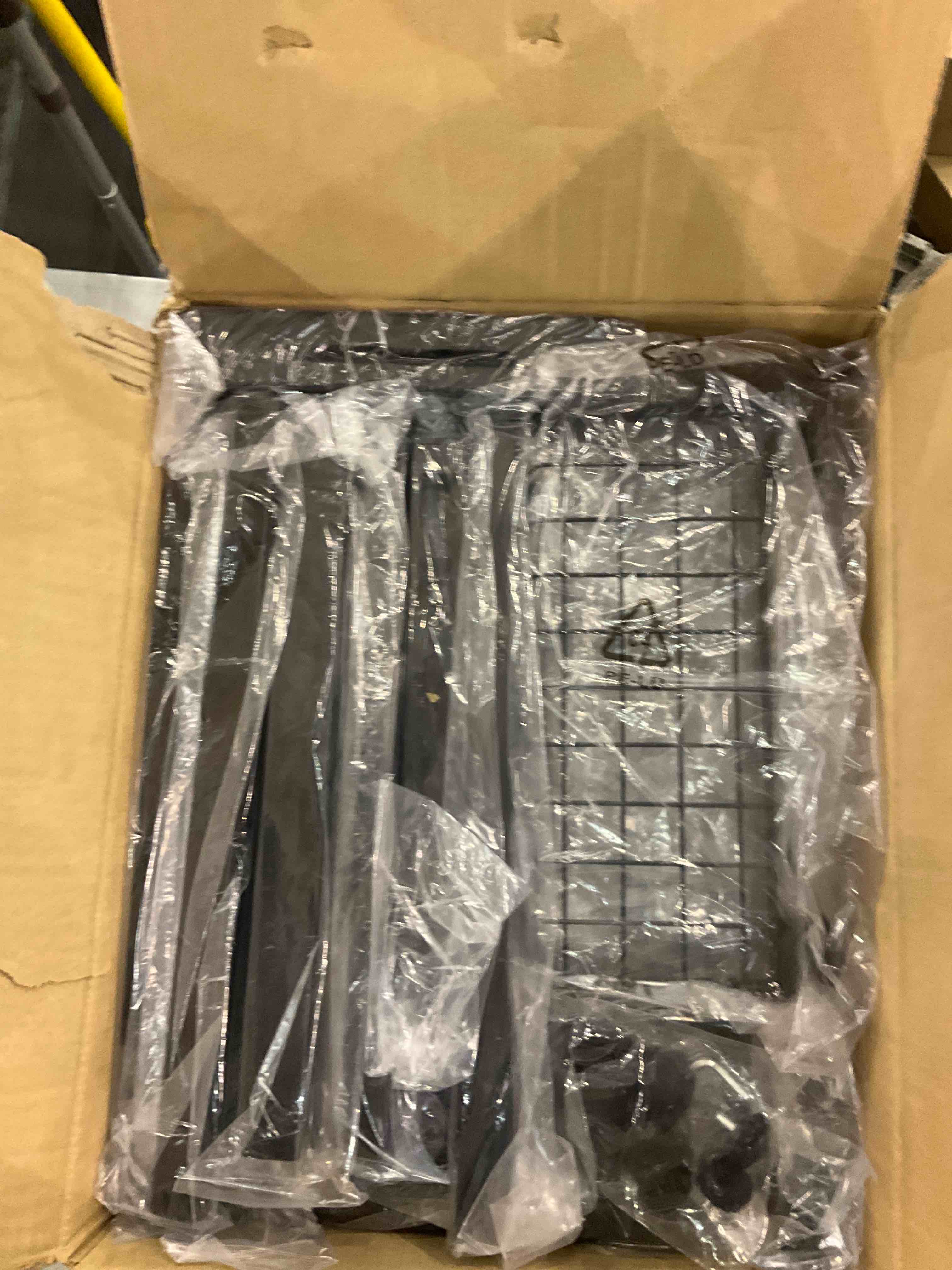 https://s3.amazonaws.com/lotting-images-prod/bidfta/EXS00432005_1693394662253.jpeg