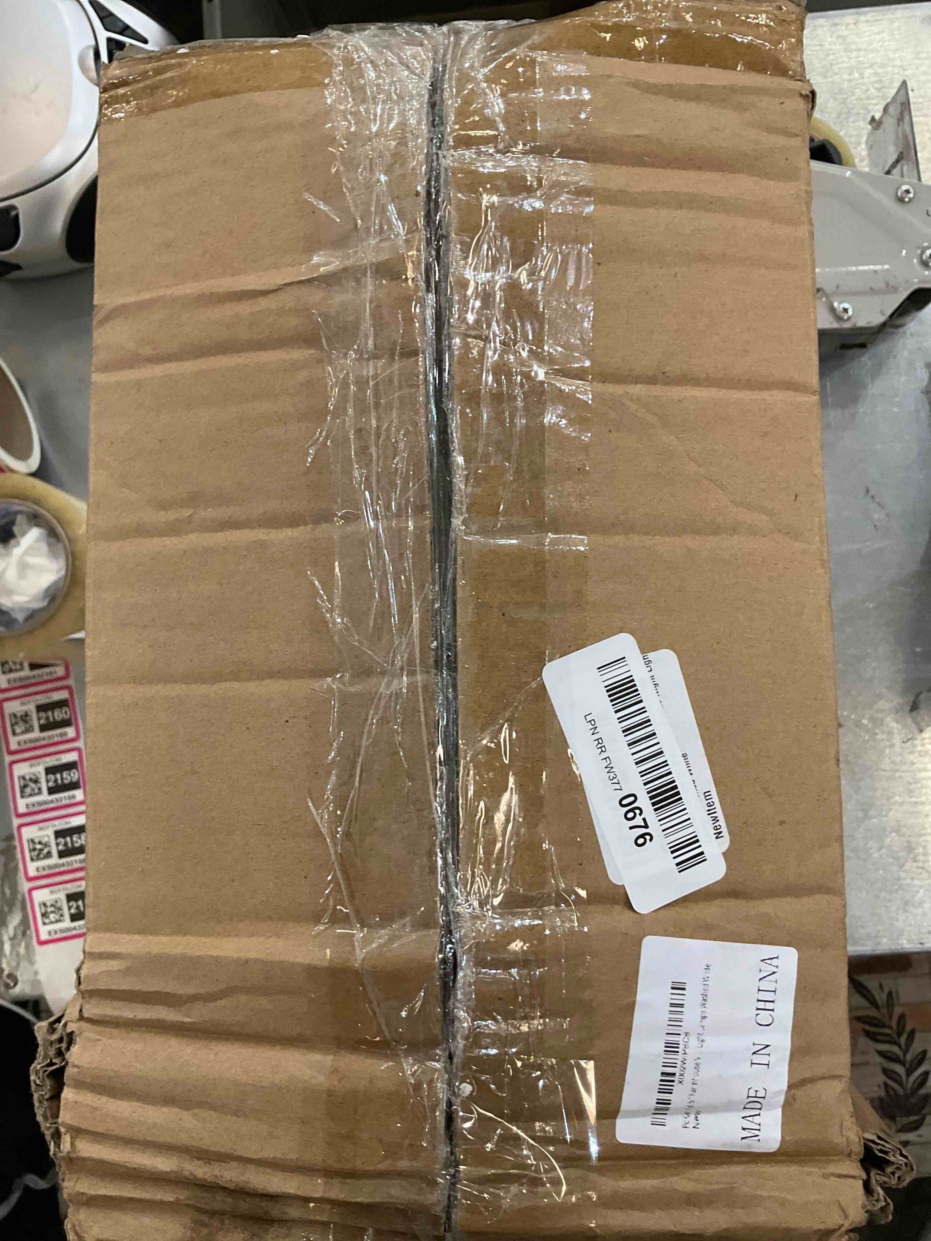 https://s3.amazonaws.com/lotting-images-prod/bidfta/EXS00432157_1693421732638.jpeg