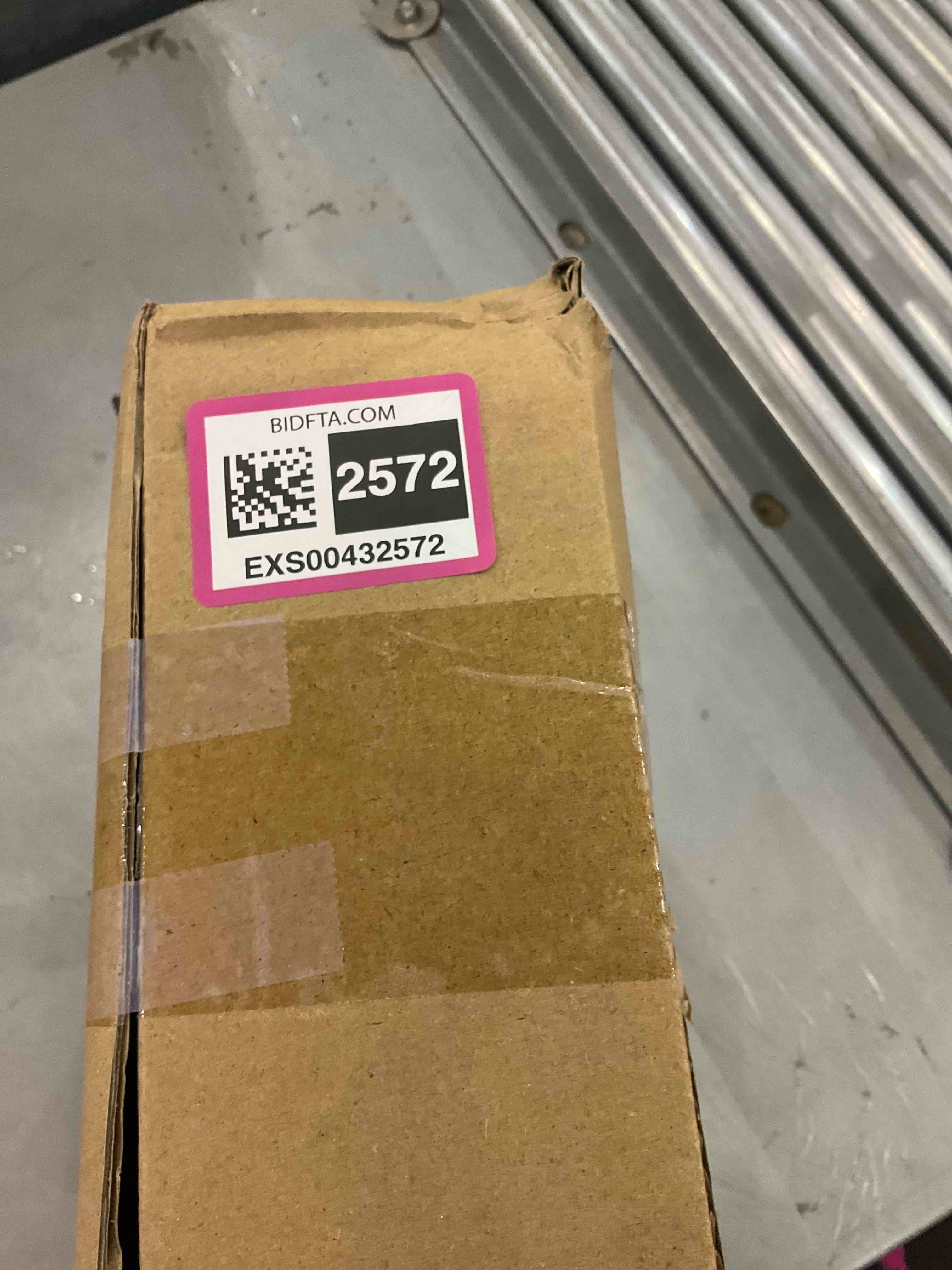https://s3.amazonaws.com/lotting-images-prod/bidfta/EXS00432572_1693398003643.jpeg