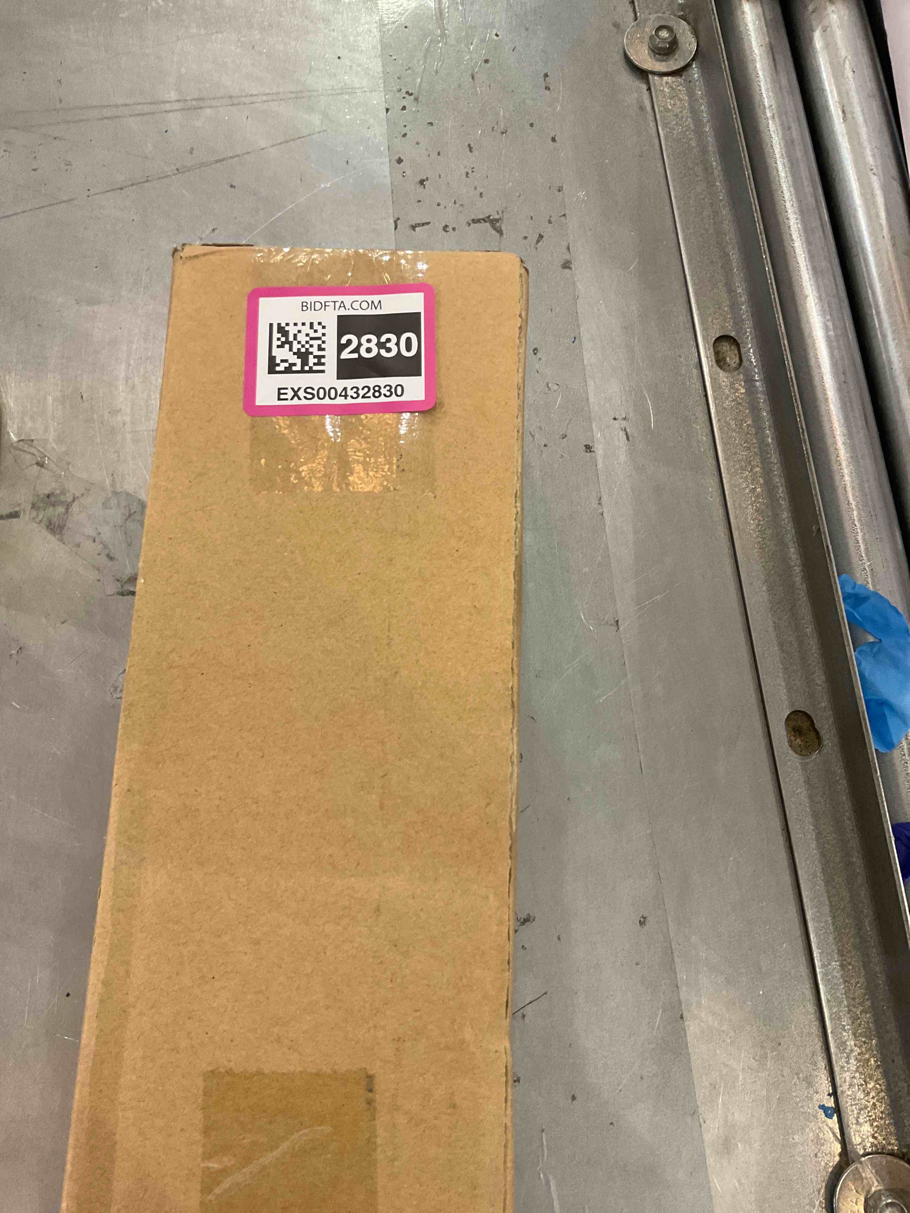 https://s3.amazonaws.com/lotting-images-prod/bidfta/EXS00432830_1693490450862.jpeg