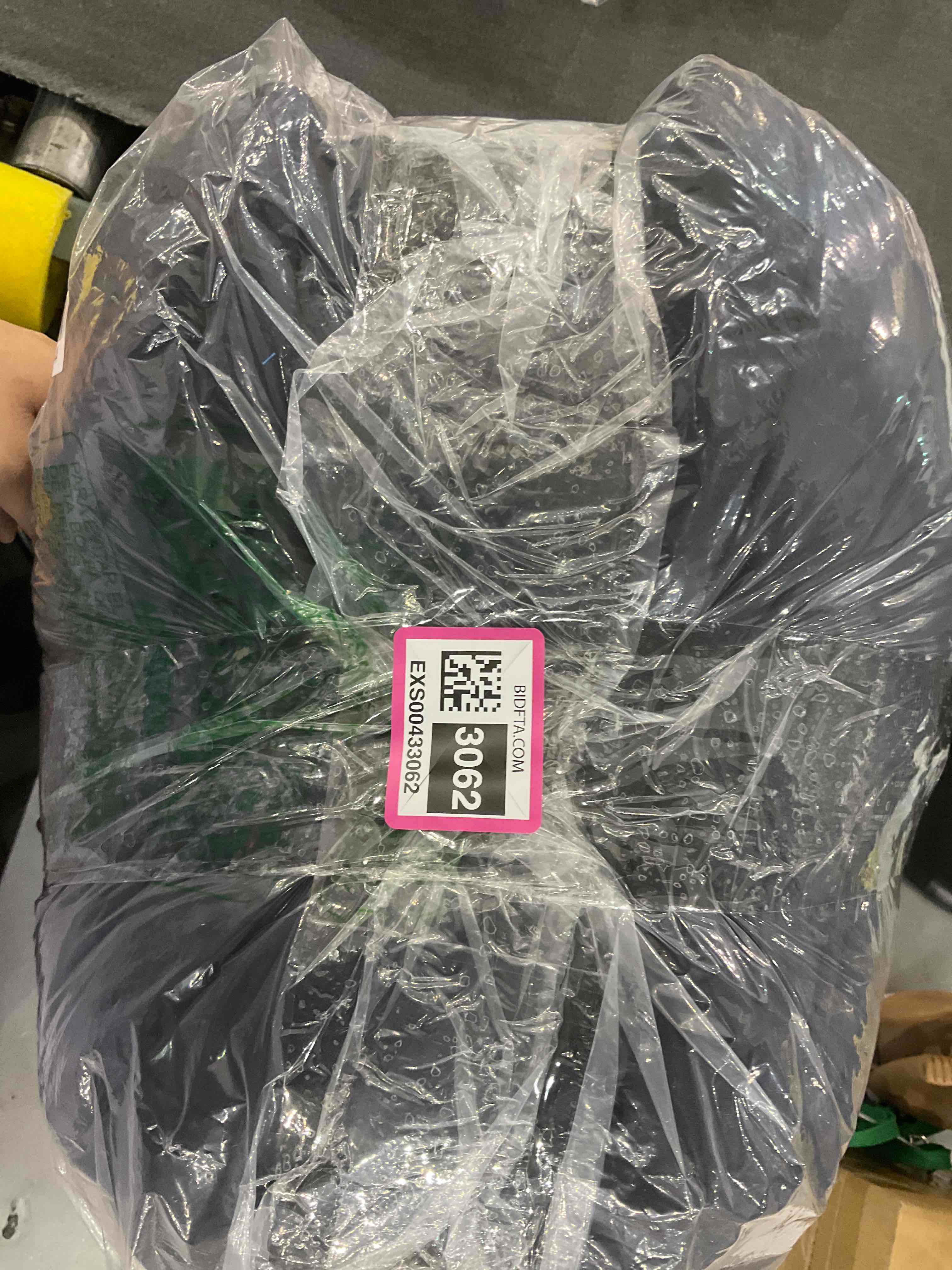 https://s3.amazonaws.com/lotting-images-prod/bidfta/EXS00433062_1694173888660.jpeg