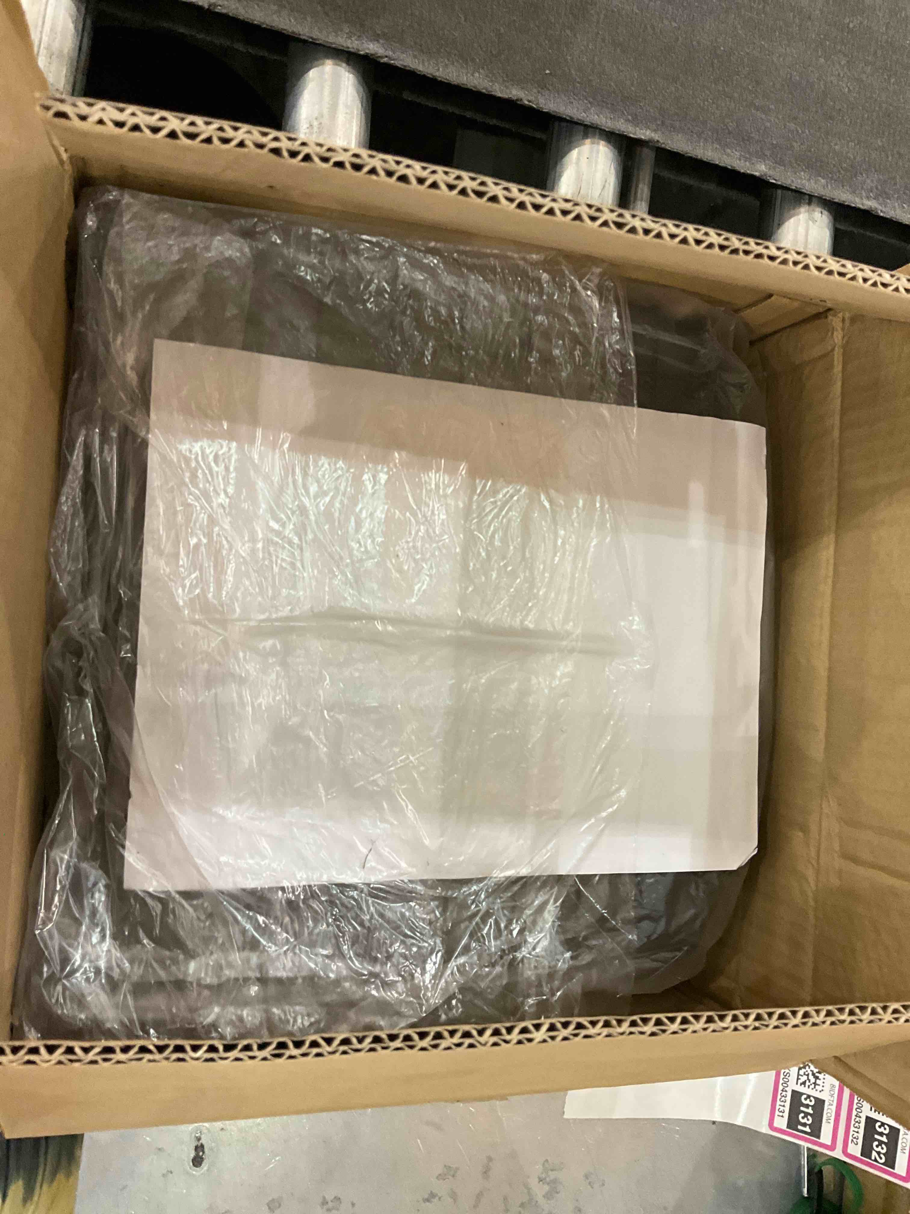 https://s3.amazonaws.com/lotting-images-prod/bidfta/EXS00433130_1694186555992.jpeg