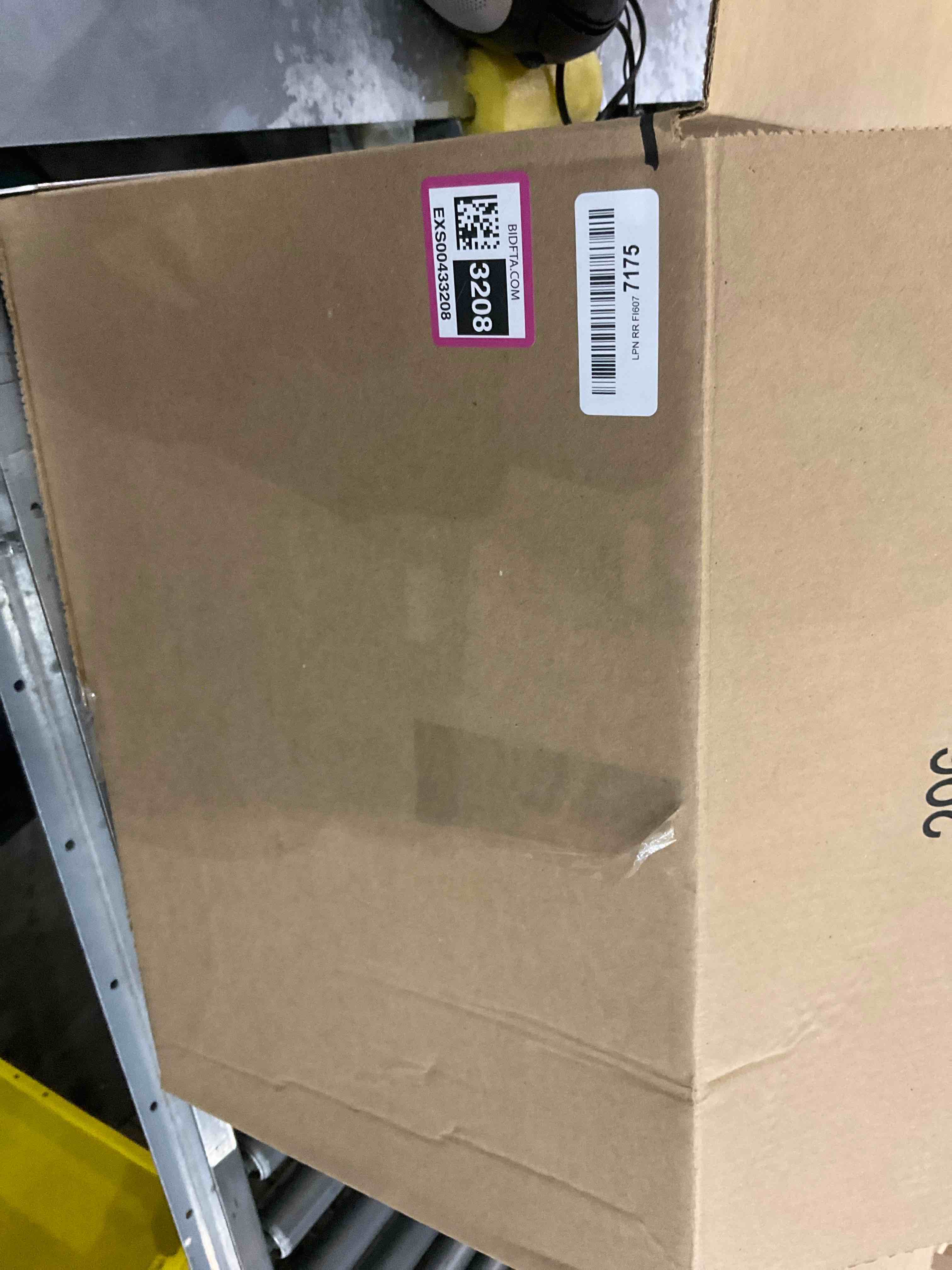 https://s3.amazonaws.com/lotting-images-prod/bidfta/EXS00433208_1694430899843.jpeg