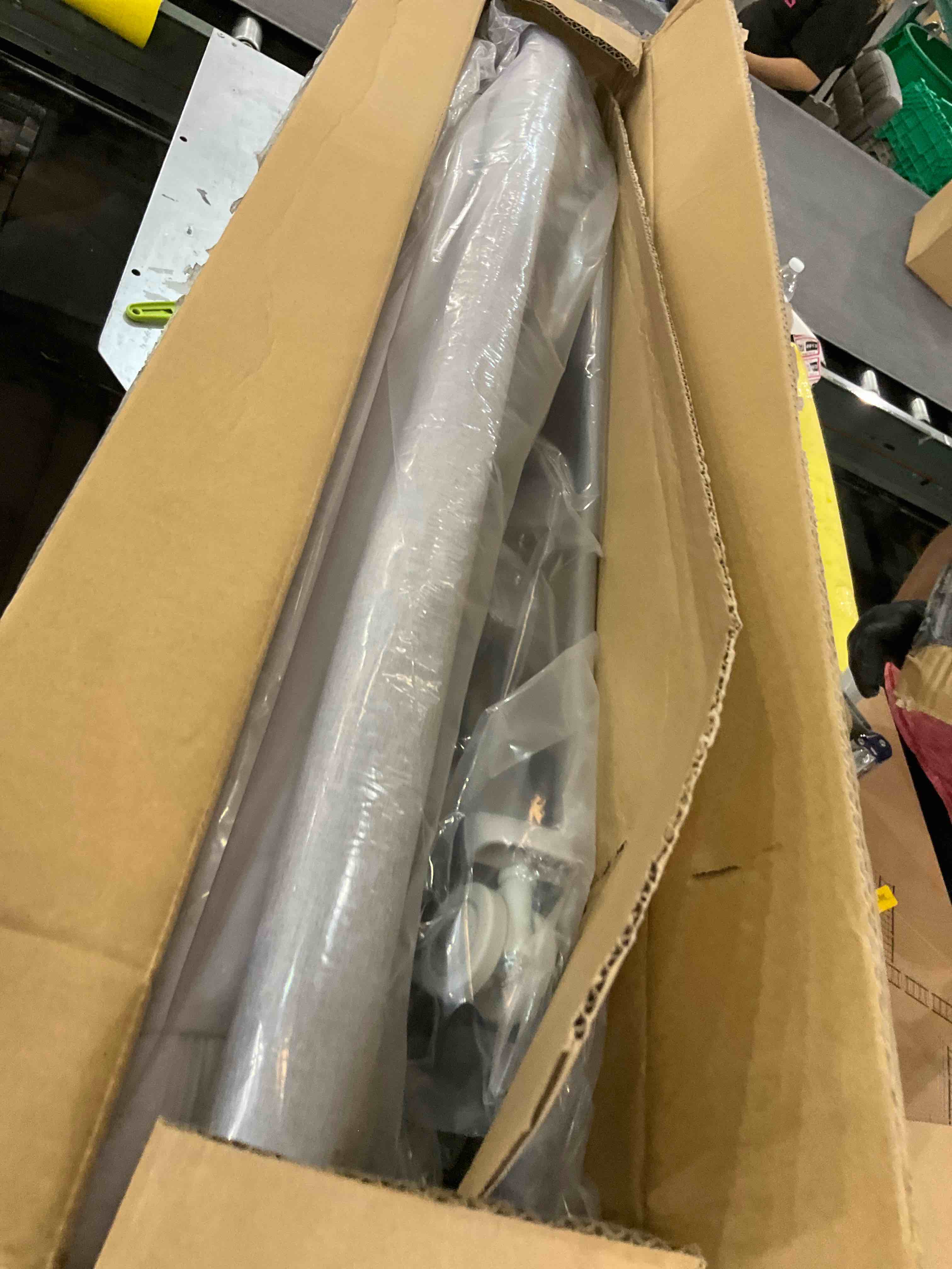 https://s3.amazonaws.com/lotting-images-prod/bidfta/EXS00433273_1694441230024.jpeg