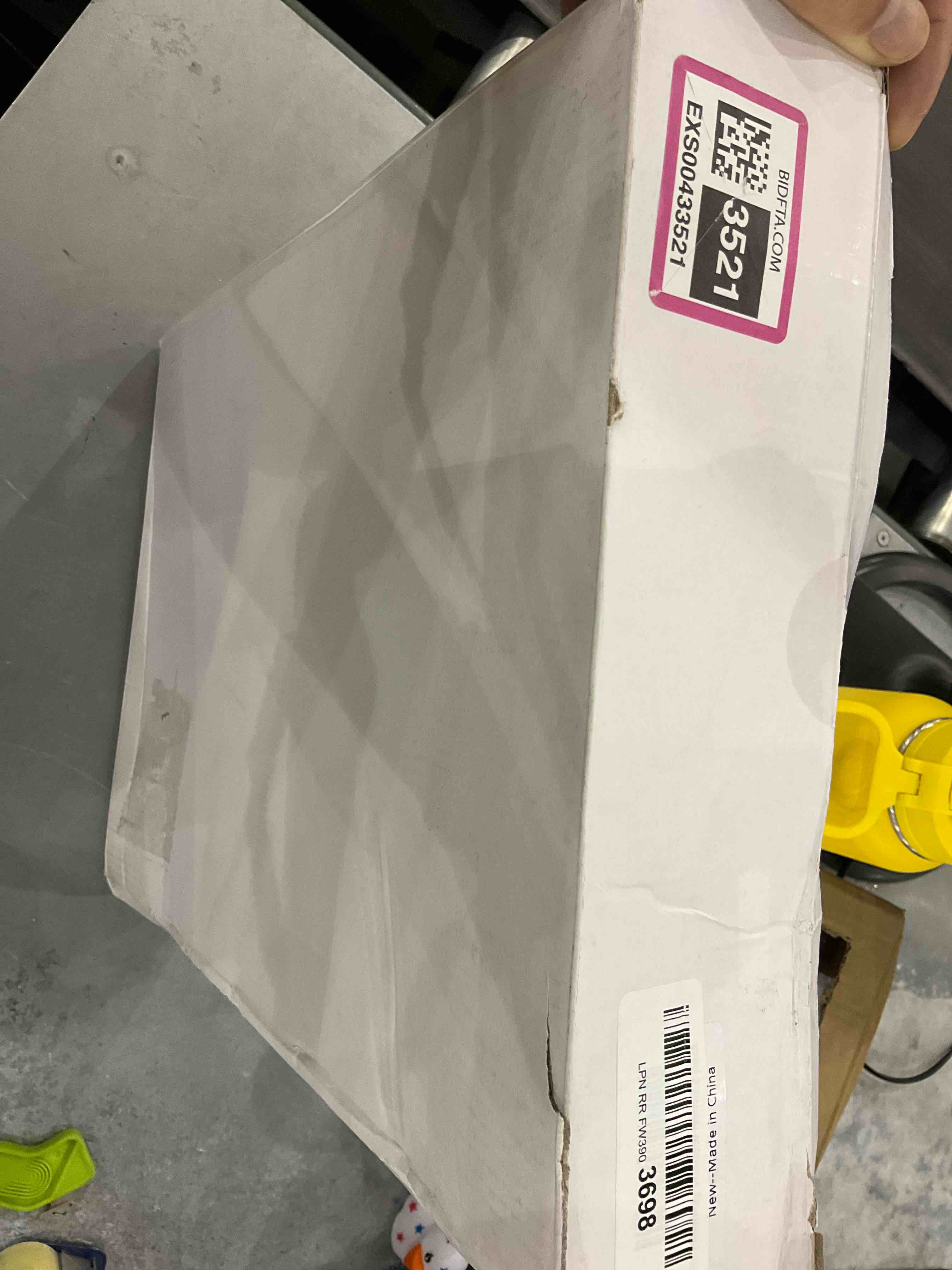 https://s3.amazonaws.com/lotting-images-prod/bidfta/EXS00433521_1693307589769.jpeg
