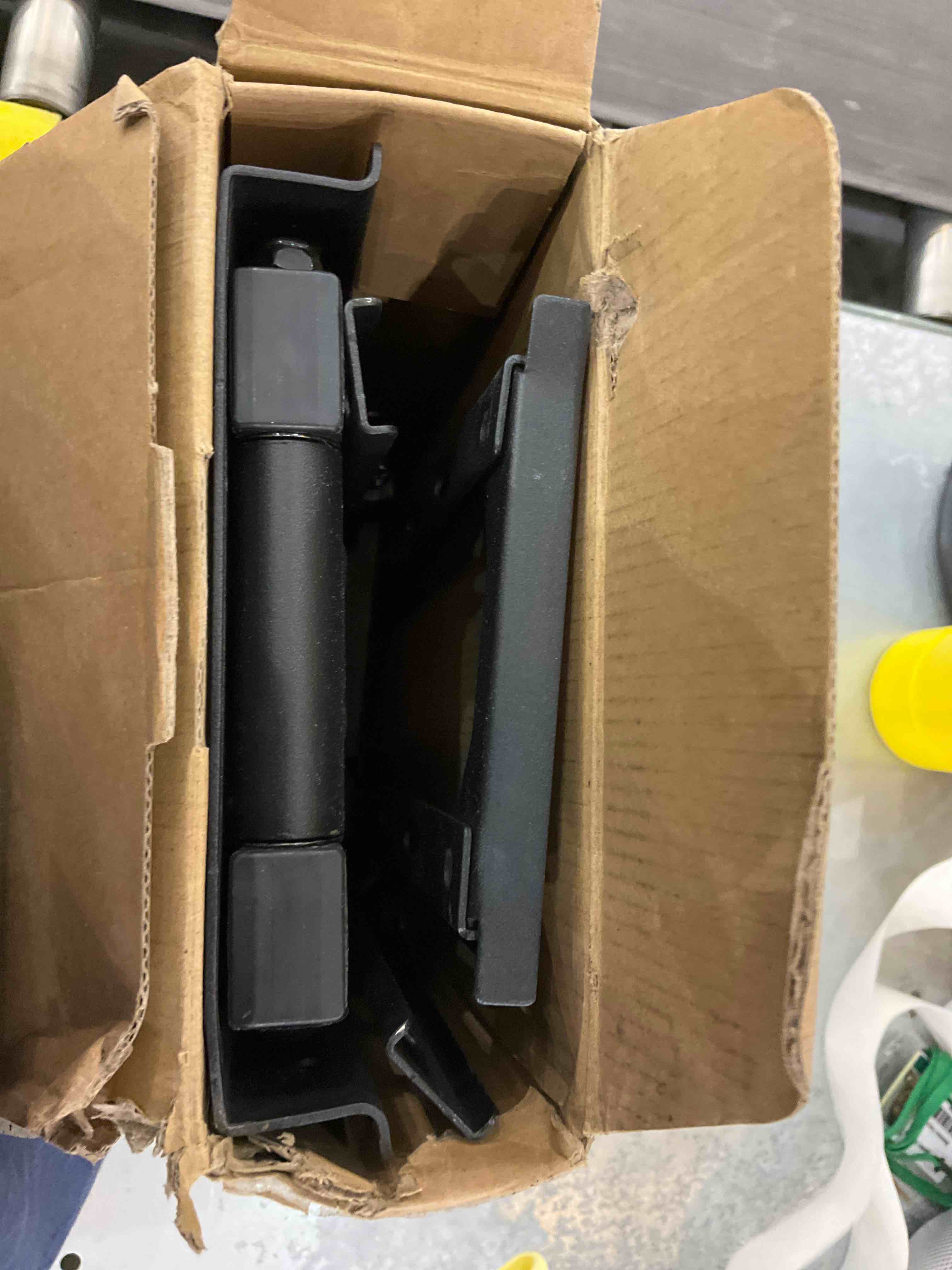 https://s3.amazonaws.com/lotting-images-prod/bidfta/EXS00433774_1693490371416.jpeg