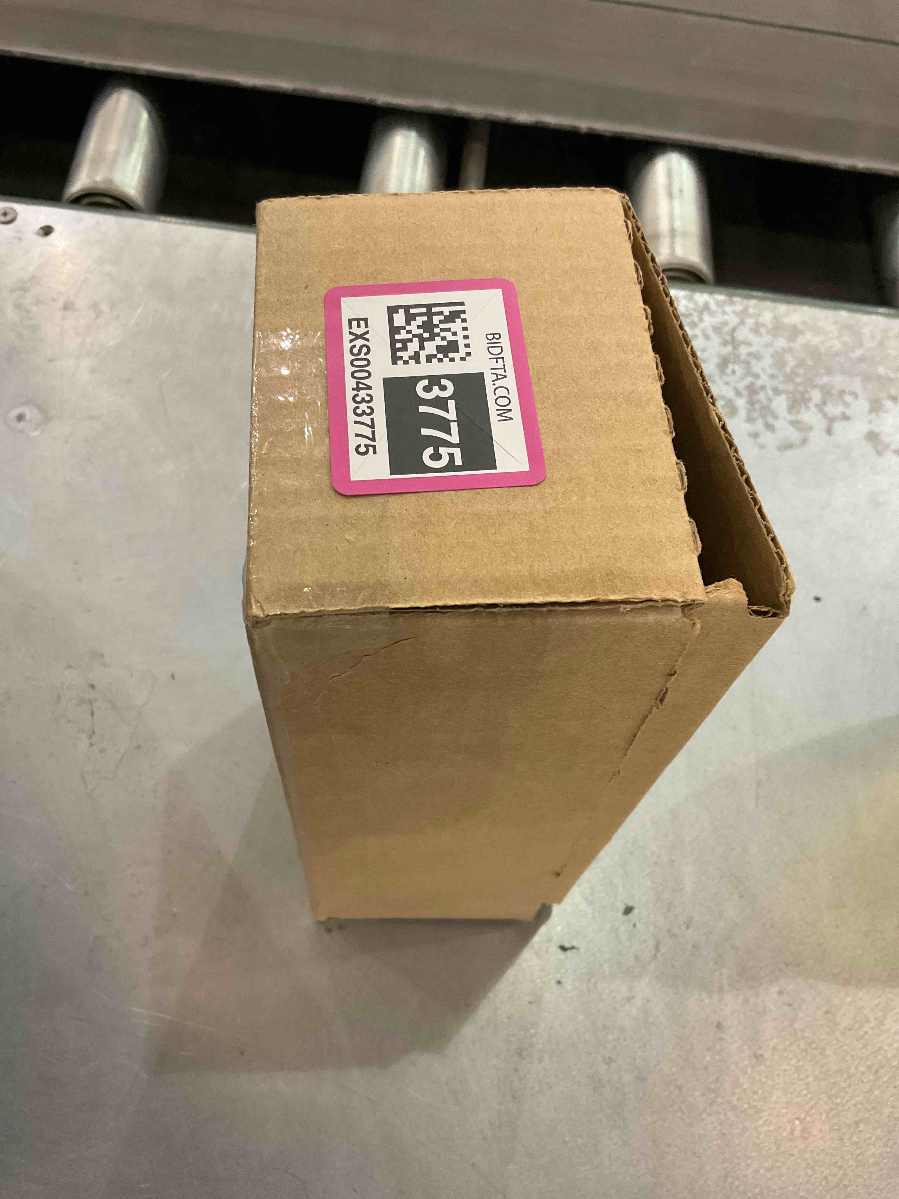 https://s3.amazonaws.com/lotting-images-prod/bidfta/EXS00433775_1693490463729.jpeg
