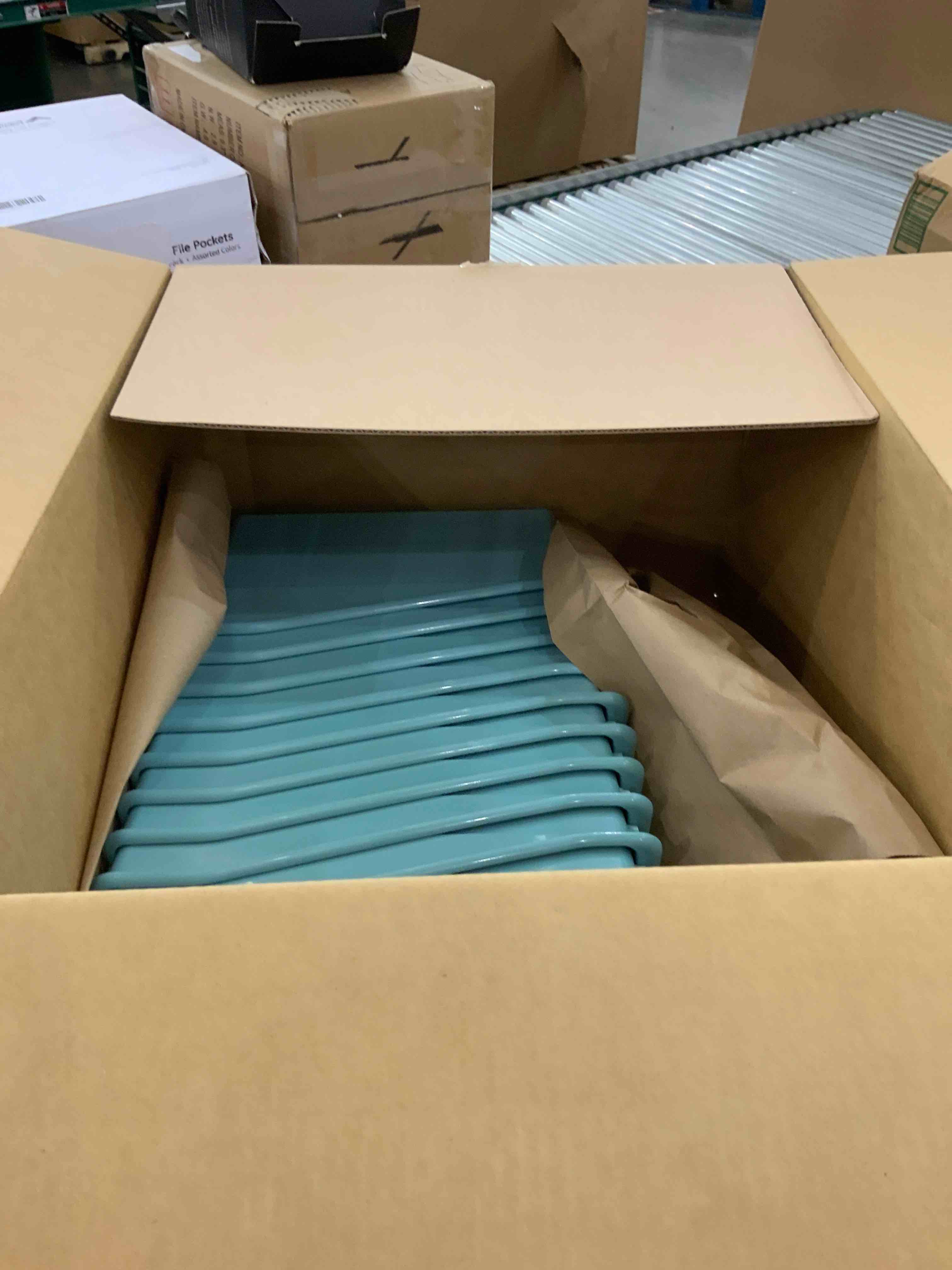https://s3.amazonaws.com/lotting-images-prod/bidfta/EXS00435480_1693495912540.jpeg