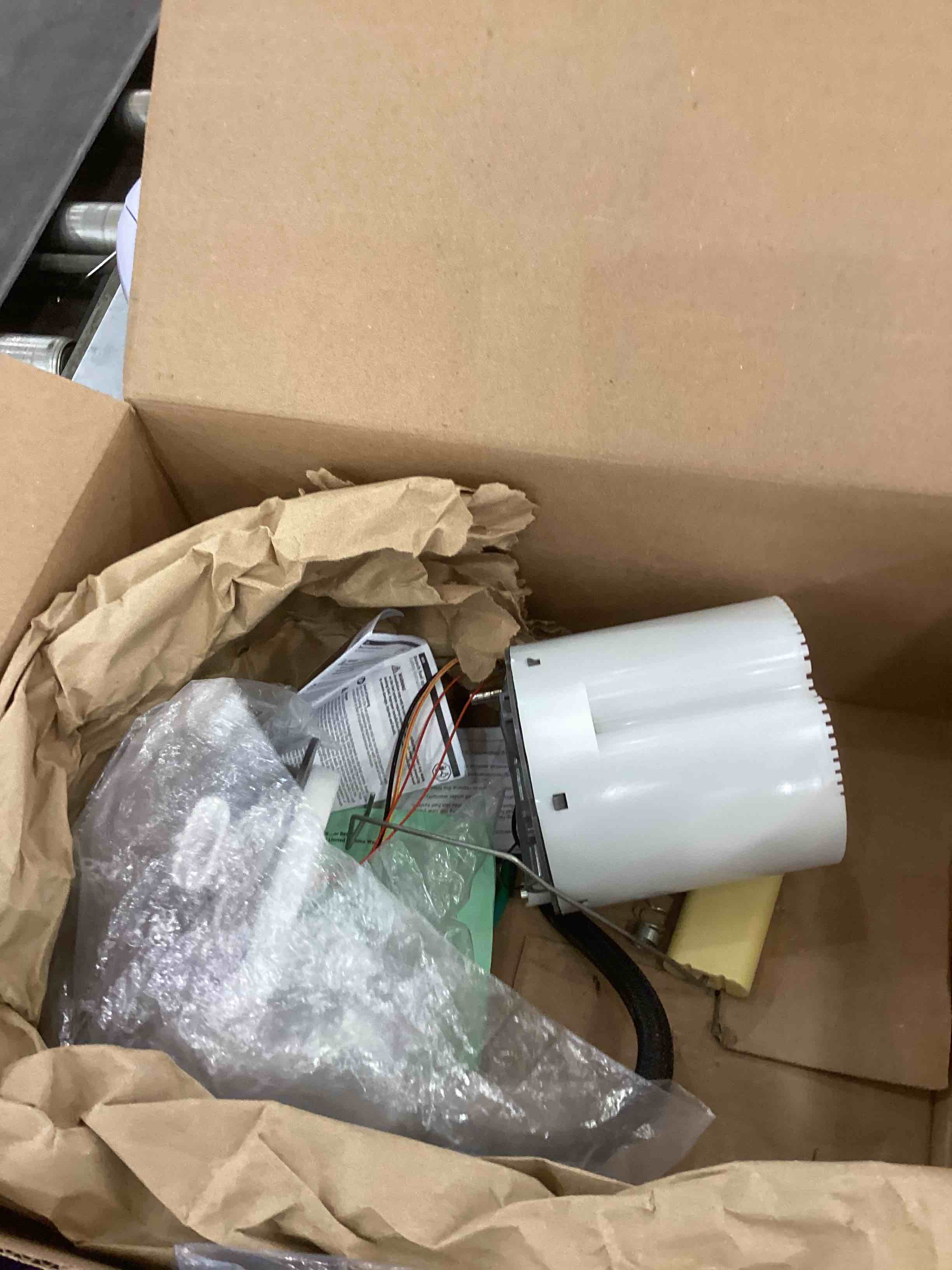https://s3.amazonaws.com/lotting-images-prod/bidfta/EXS00435759_1692728977202.jpeg