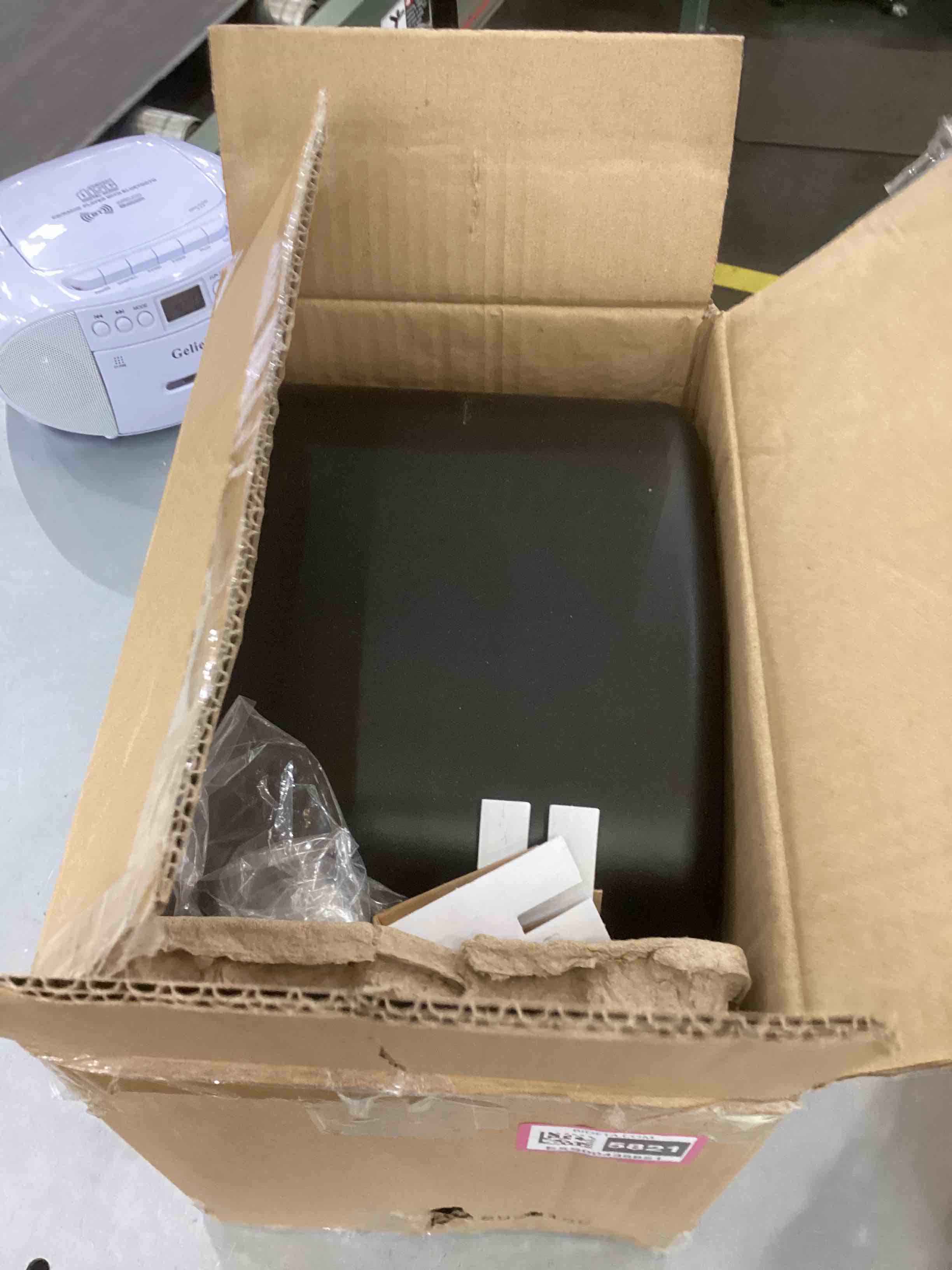 https://s3.amazonaws.com/lotting-images-prod/bidfta/EXS00435821_1692812419573.jpeg
