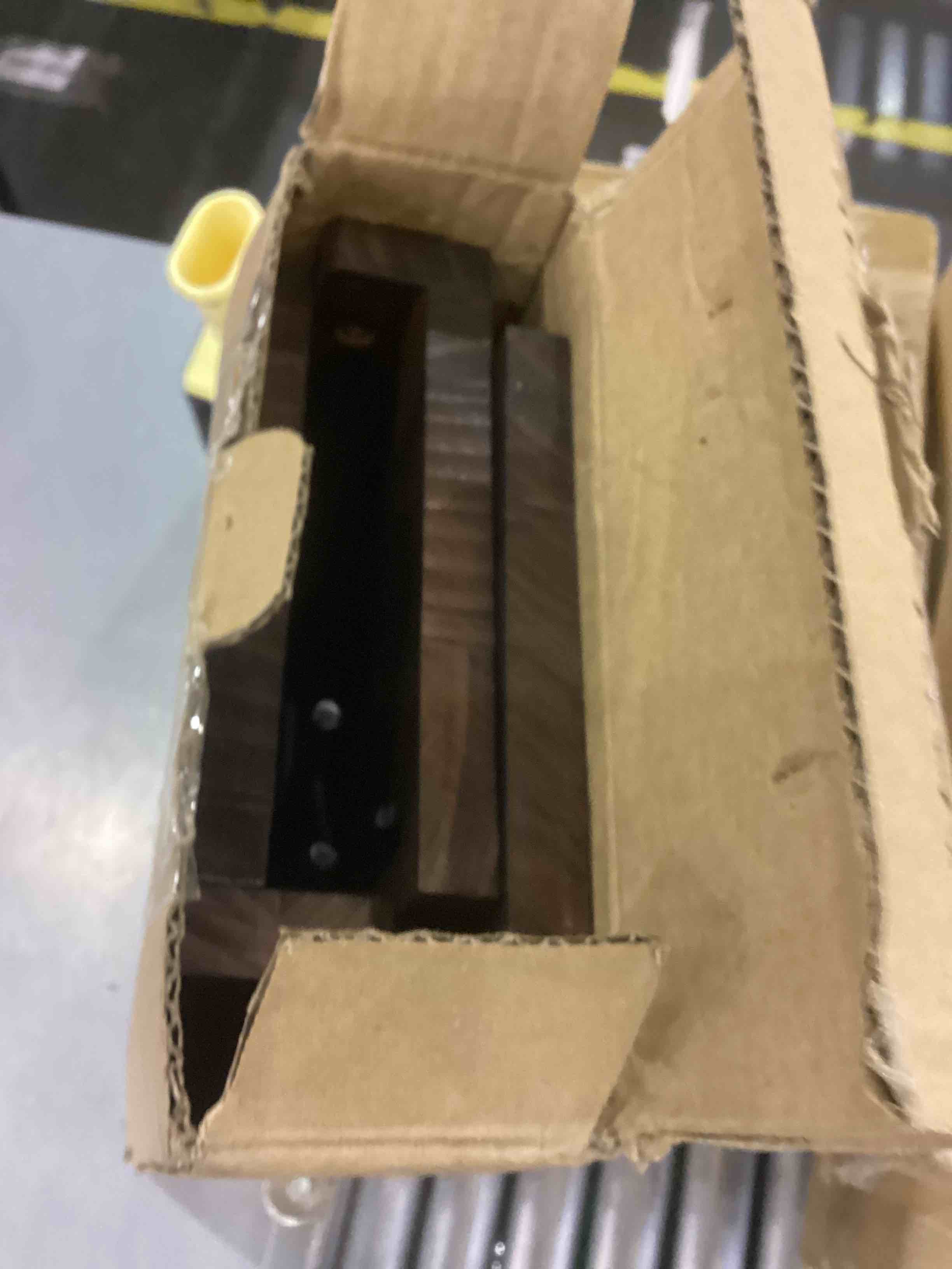 https://s3.amazonaws.com/lotting-images-prod/bidfta/EXS00435855_1692874551857.jpeg