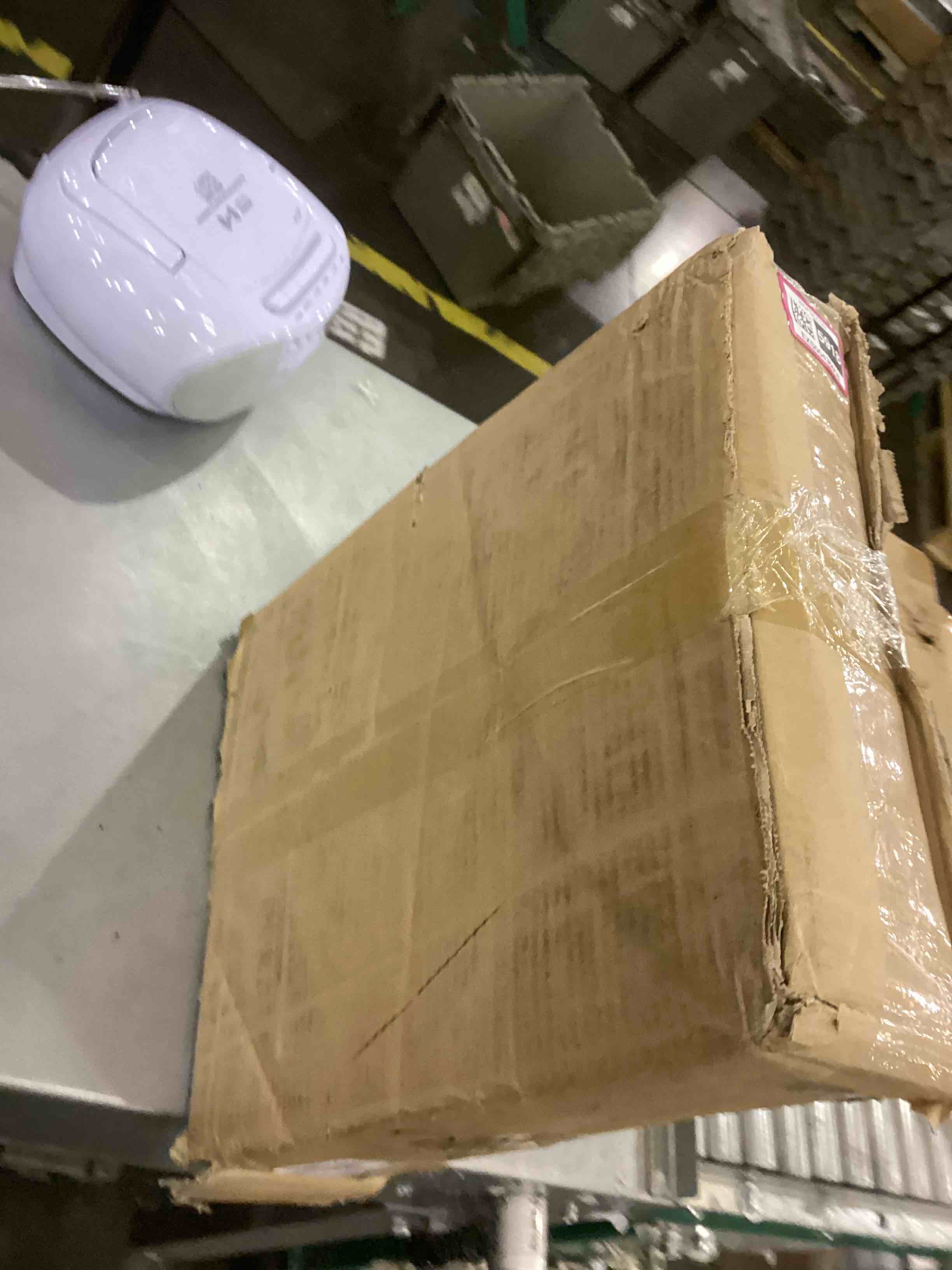 https://s3.amazonaws.com/lotting-images-prod/bidfta/EXS00435918_1692886596948.jpeg