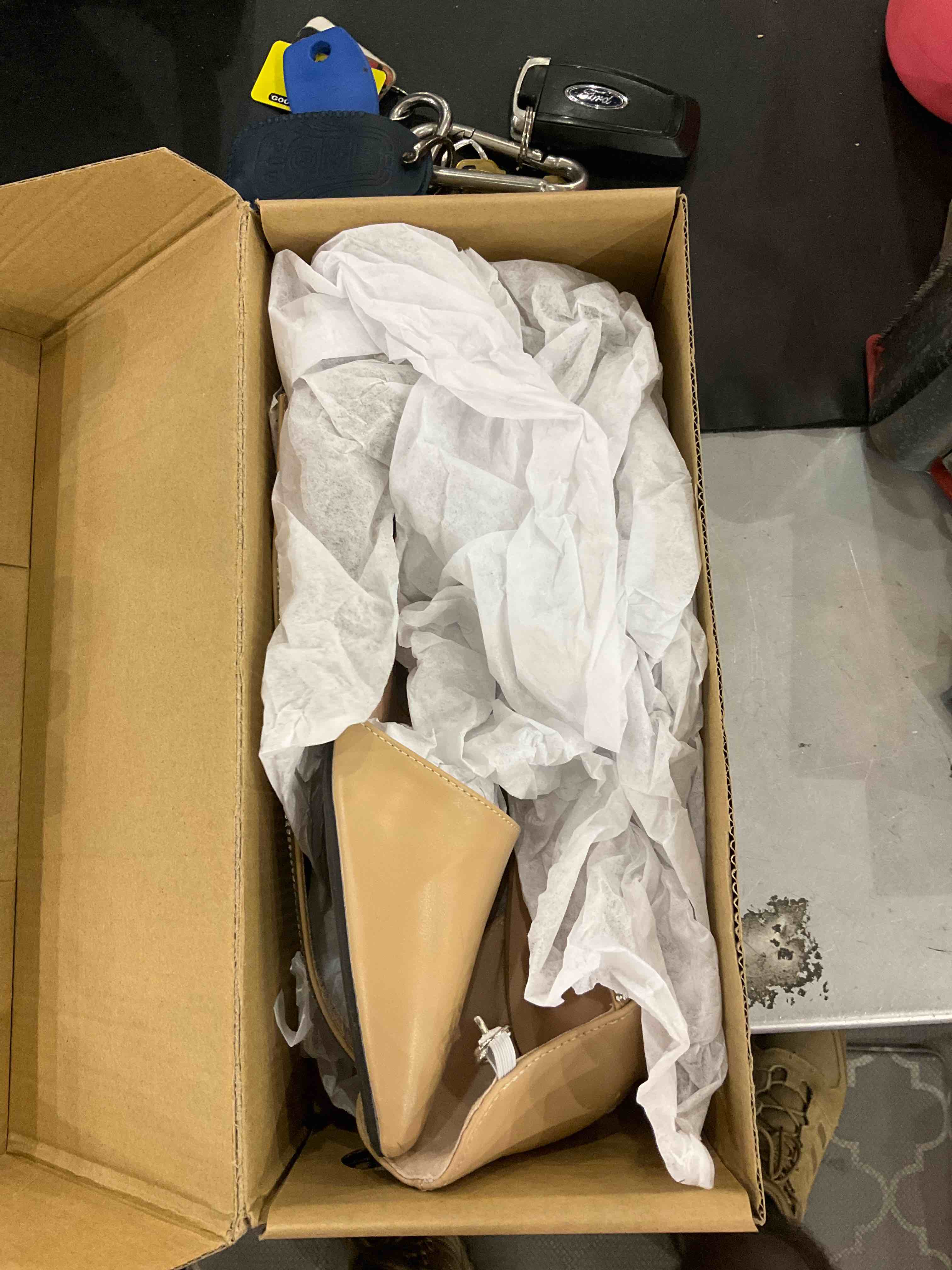 https://s3.amazonaws.com/lotting-images-prod/bidfta/EXS00436002_1693235818847.jpeg