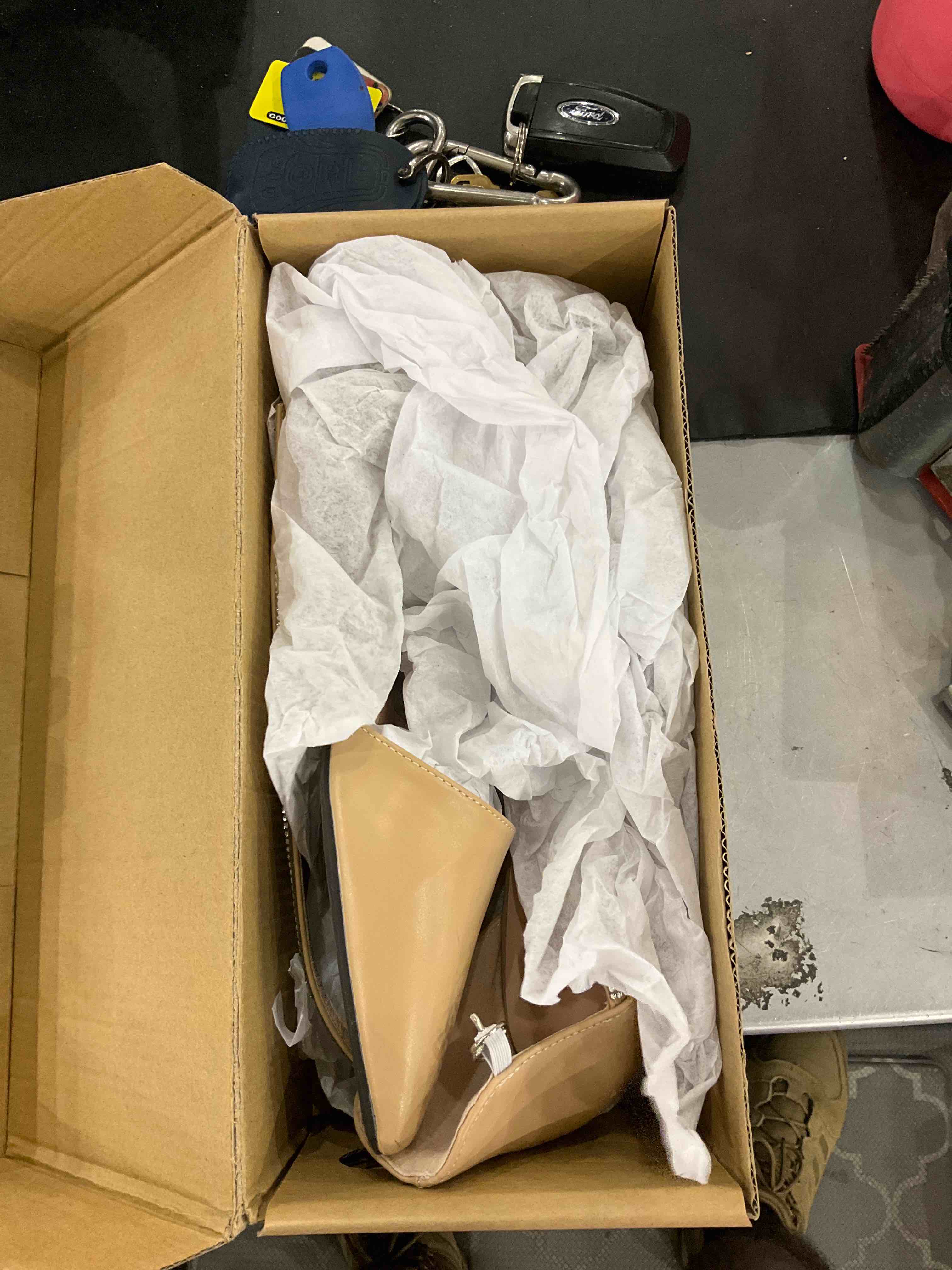 https://s3.amazonaws.com/lotting-images-prod/bidfta/EXS00436002_1693235820812.jpeg