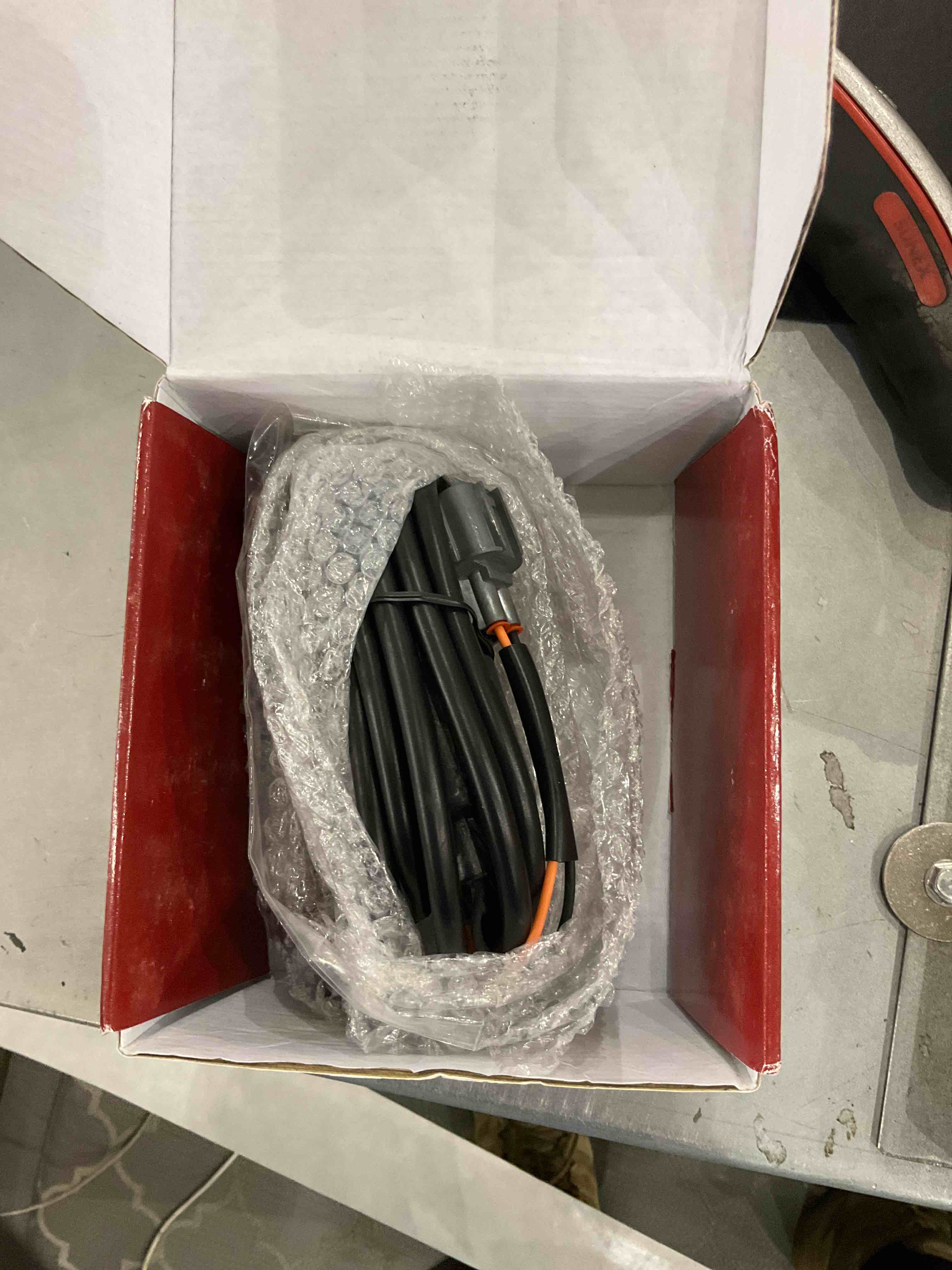 https://s3.amazonaws.com/lotting-images-prod/bidfta/EXS00436364_1693914161542.jpeg