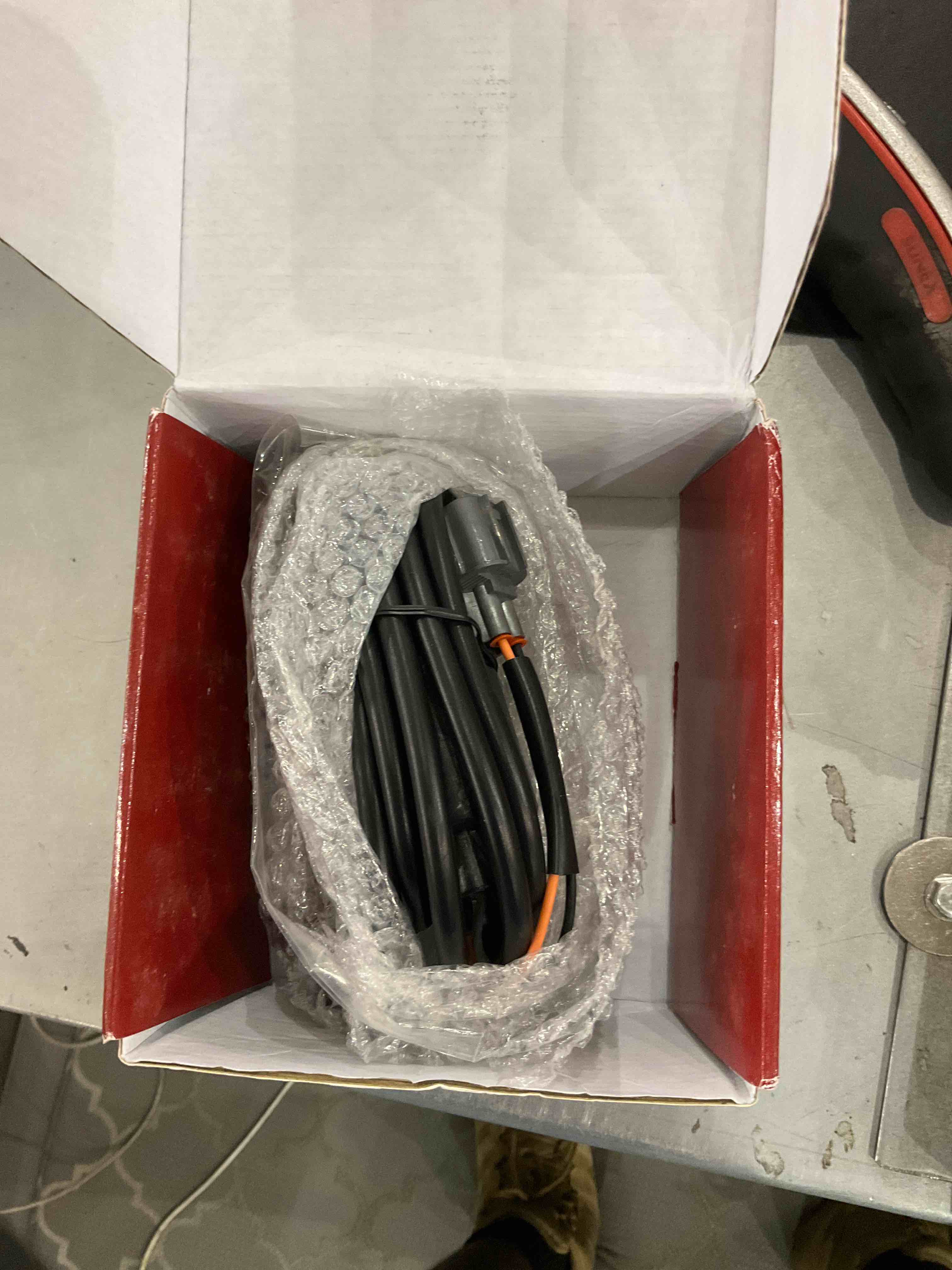 https://s3.amazonaws.com/lotting-images-prod/bidfta/EXS00436364_1693914162741.jpeg