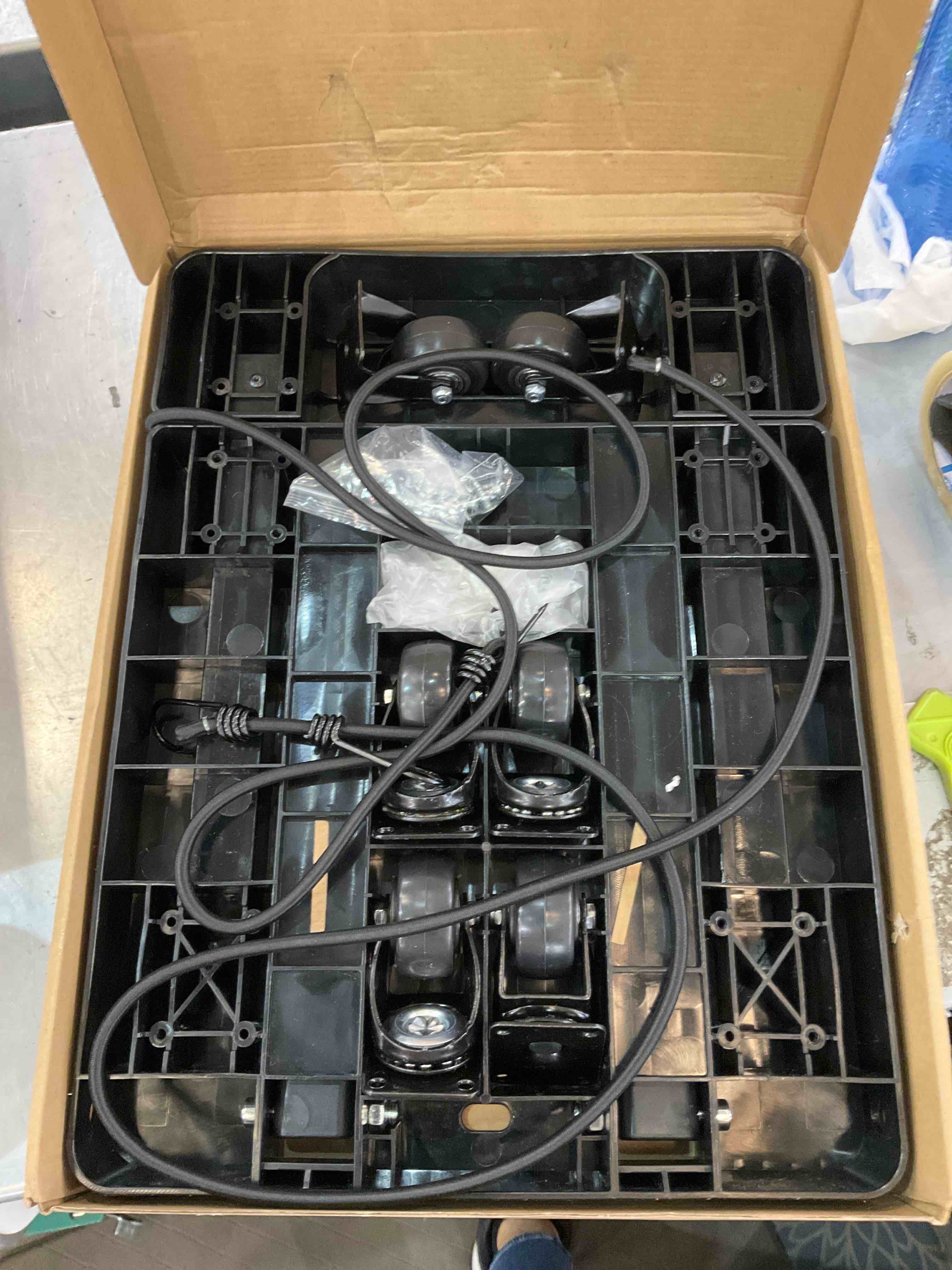 https://s3.amazonaws.com/lotting-images-prod/bidfta/EXS00436868_1693589799412.jpeg