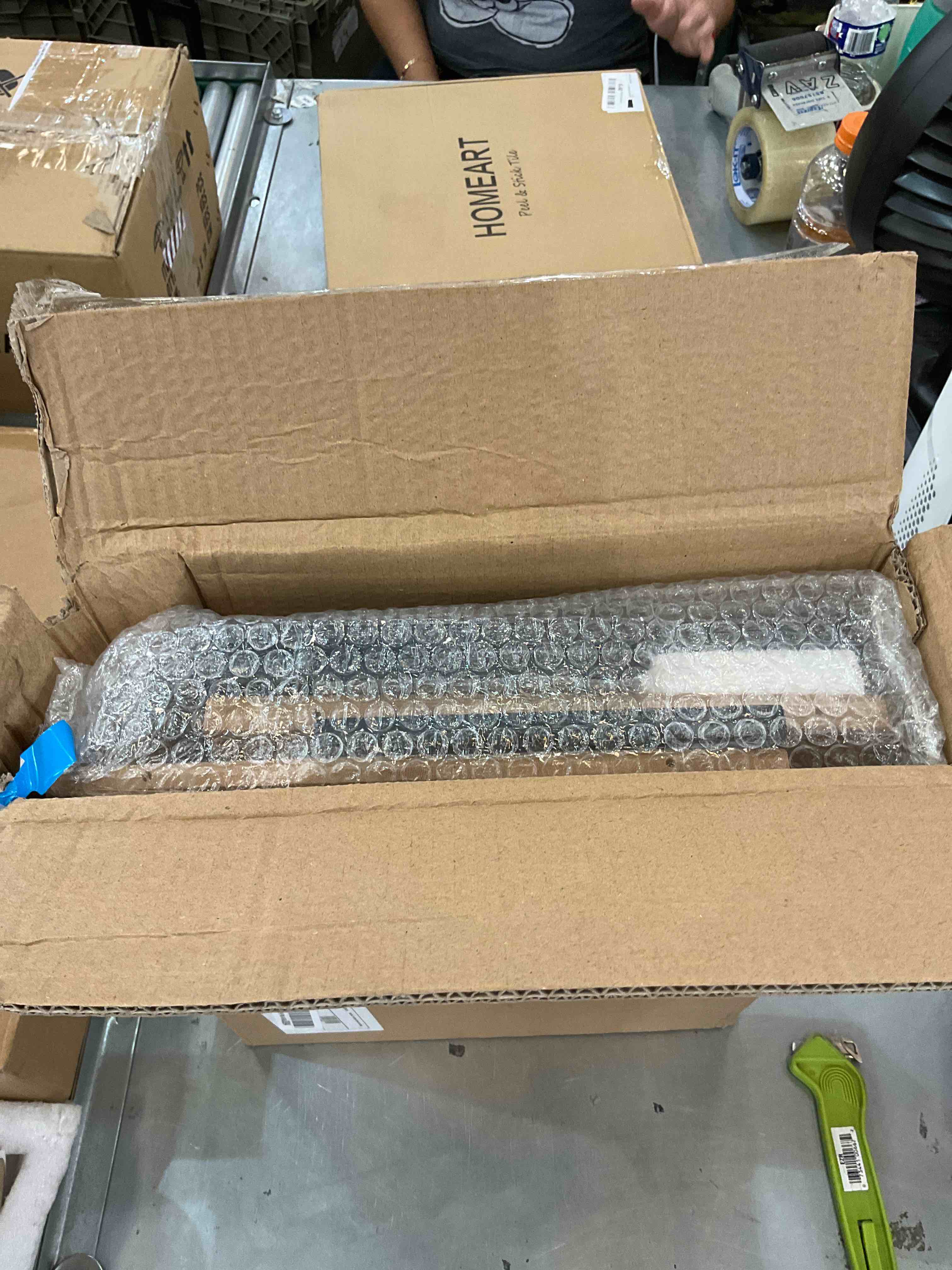 https://s3.amazonaws.com/lotting-images-prod/bidfta/EXS00436870_1693589930604.jpeg