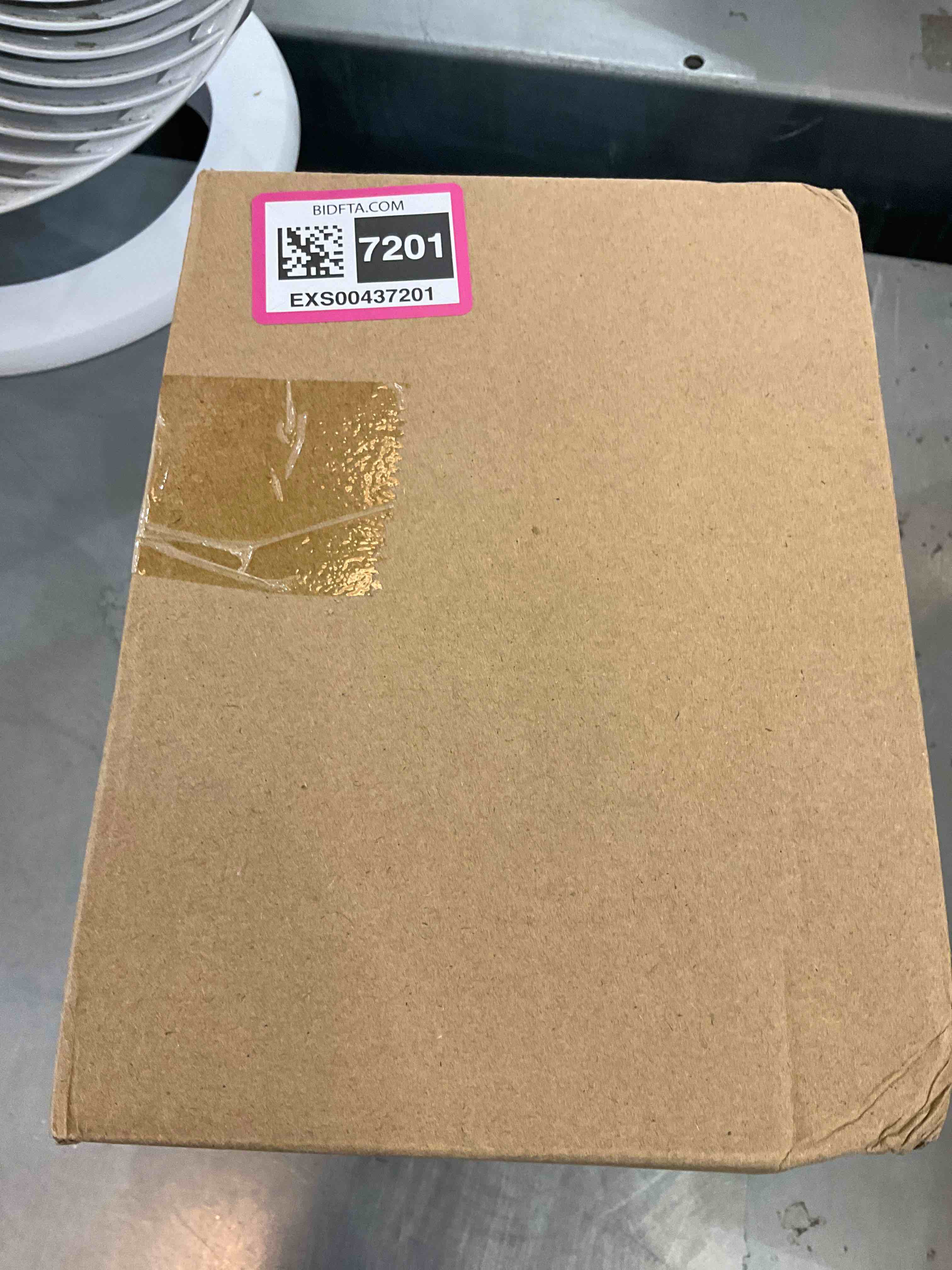 https://s3.amazonaws.com/lotting-images-prod/bidfta/EXS00437201_1693594083799.jpeg