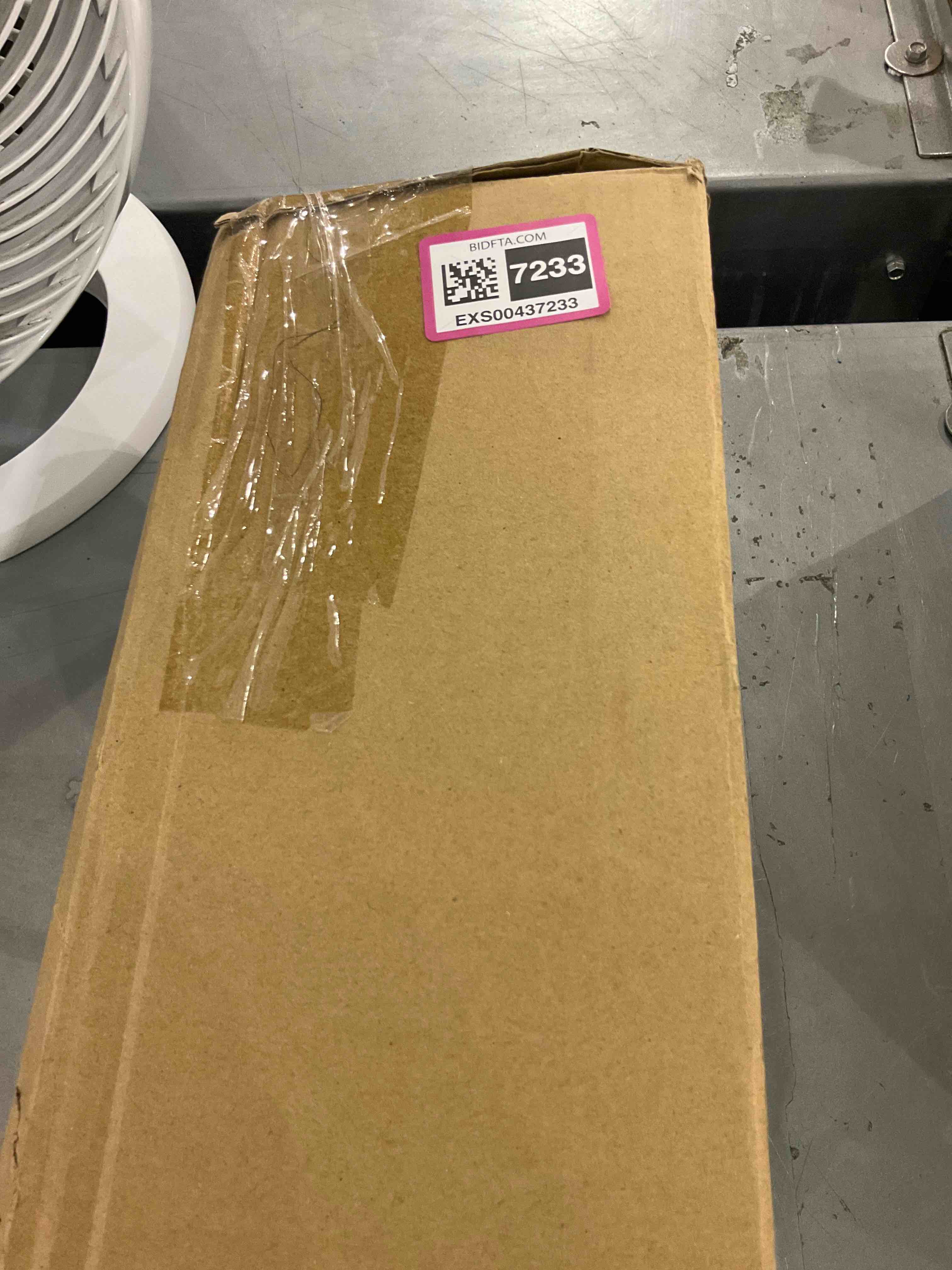https://s3.amazonaws.com/lotting-images-prod/bidfta/EXS00437233_1693914144032.jpeg