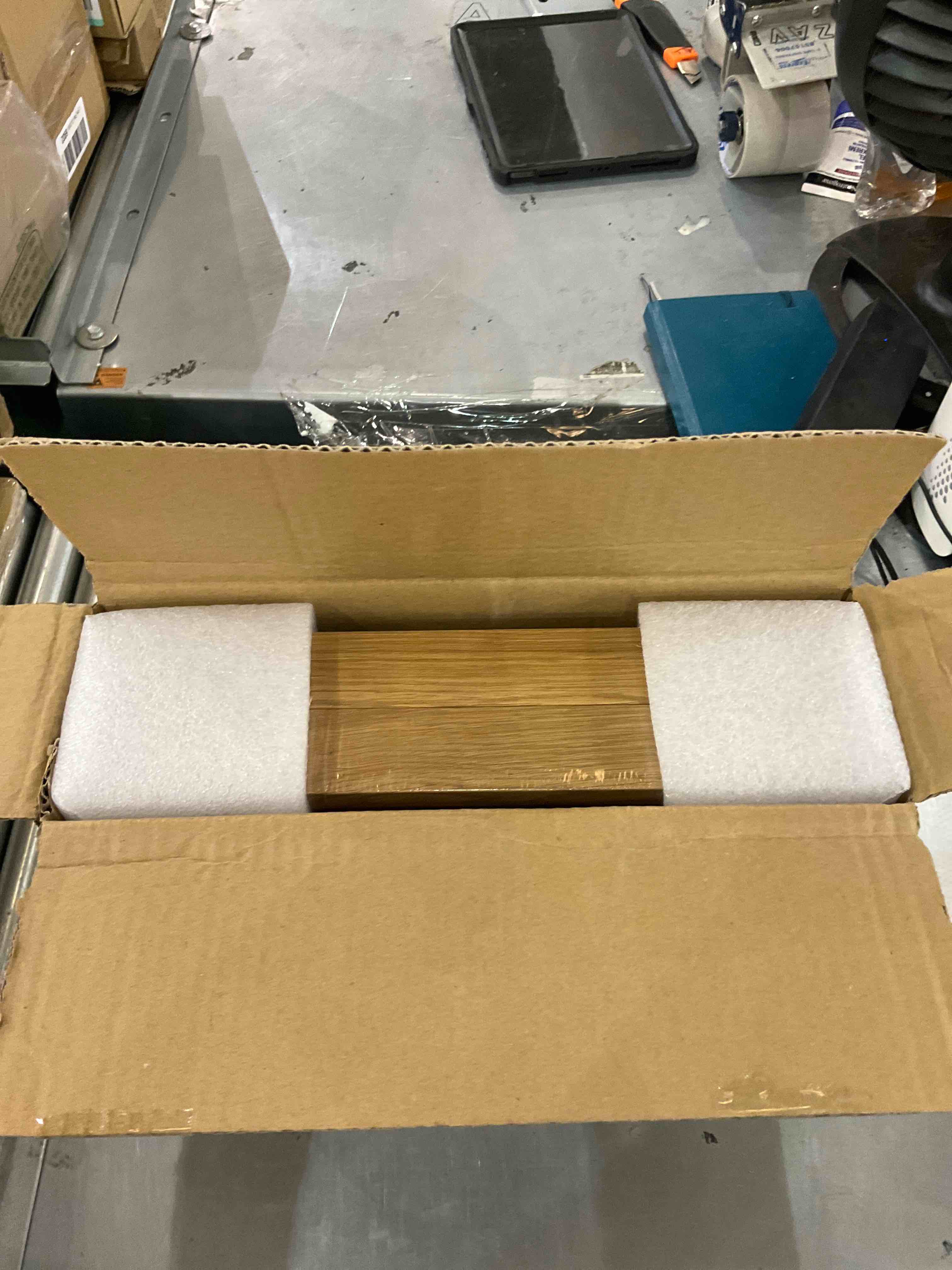 https://s3.amazonaws.com/lotting-images-prod/bidfta/EXS00437535_1693250403605.jpeg