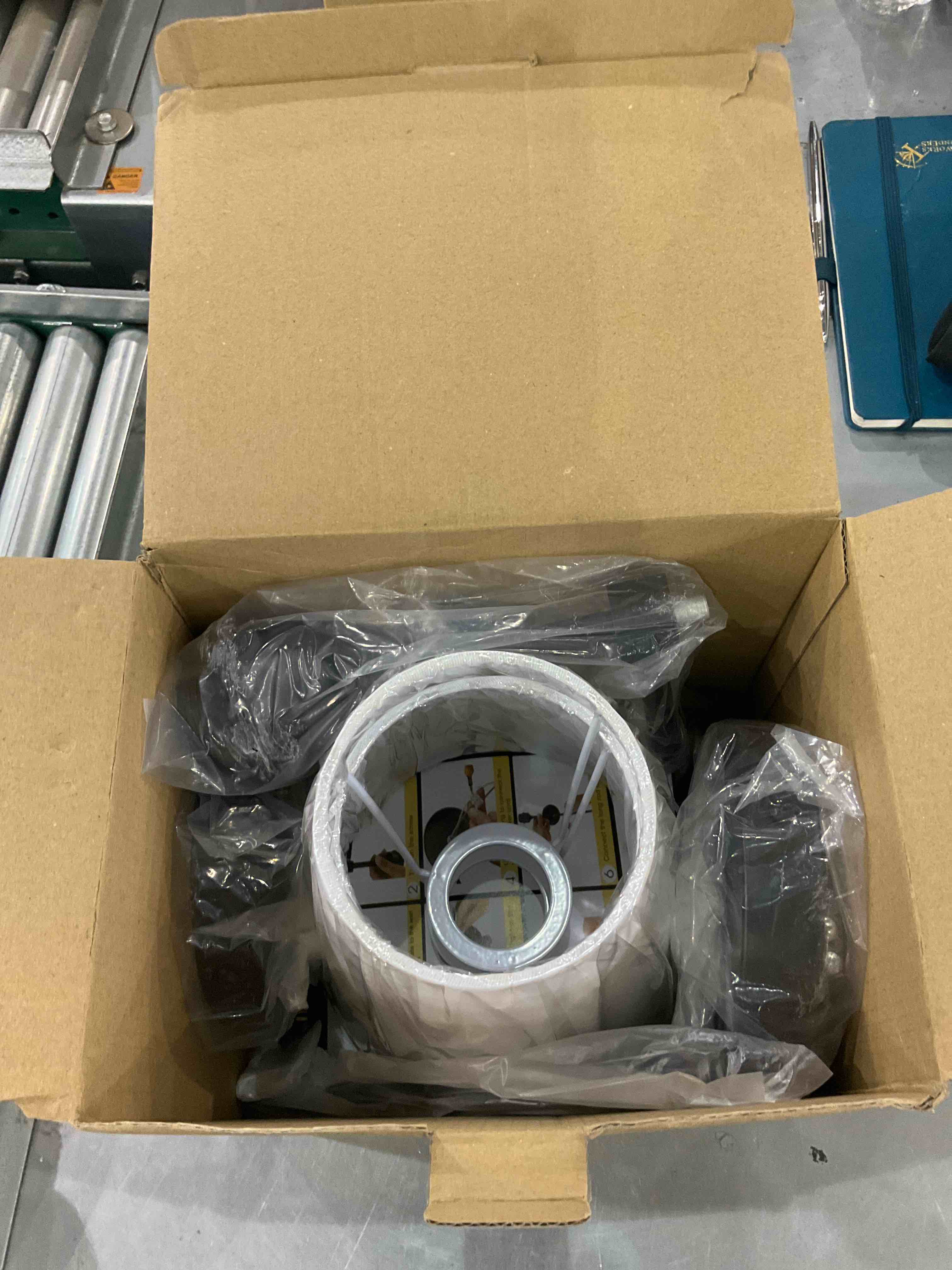 https://s3.amazonaws.com/lotting-images-prod/bidfta/EXS00437769_1693394123490.jpeg