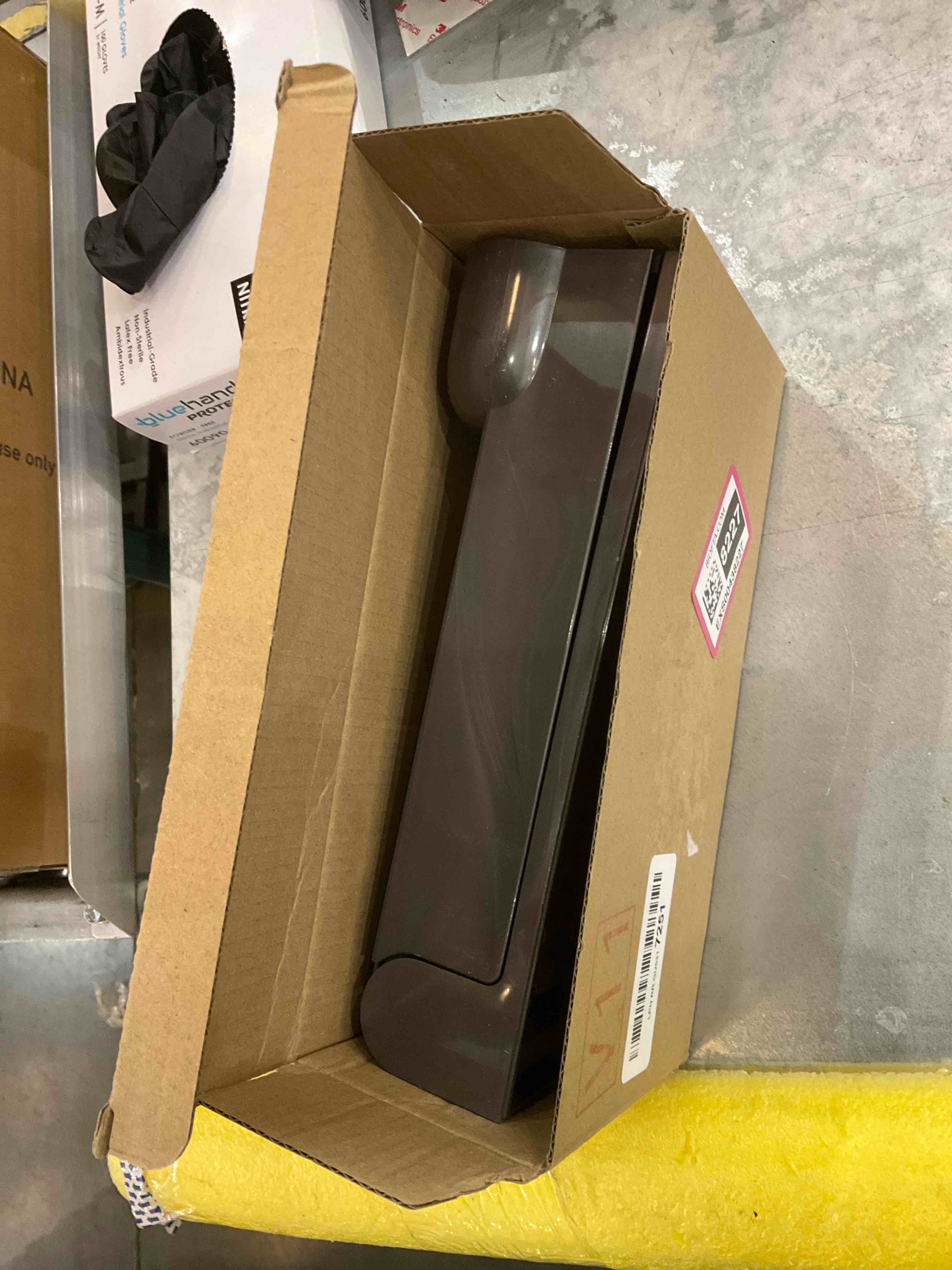 https://s3.amazonaws.com/lotting-images-prod/bidfta/EXS00438227_1694533313106.jpeg