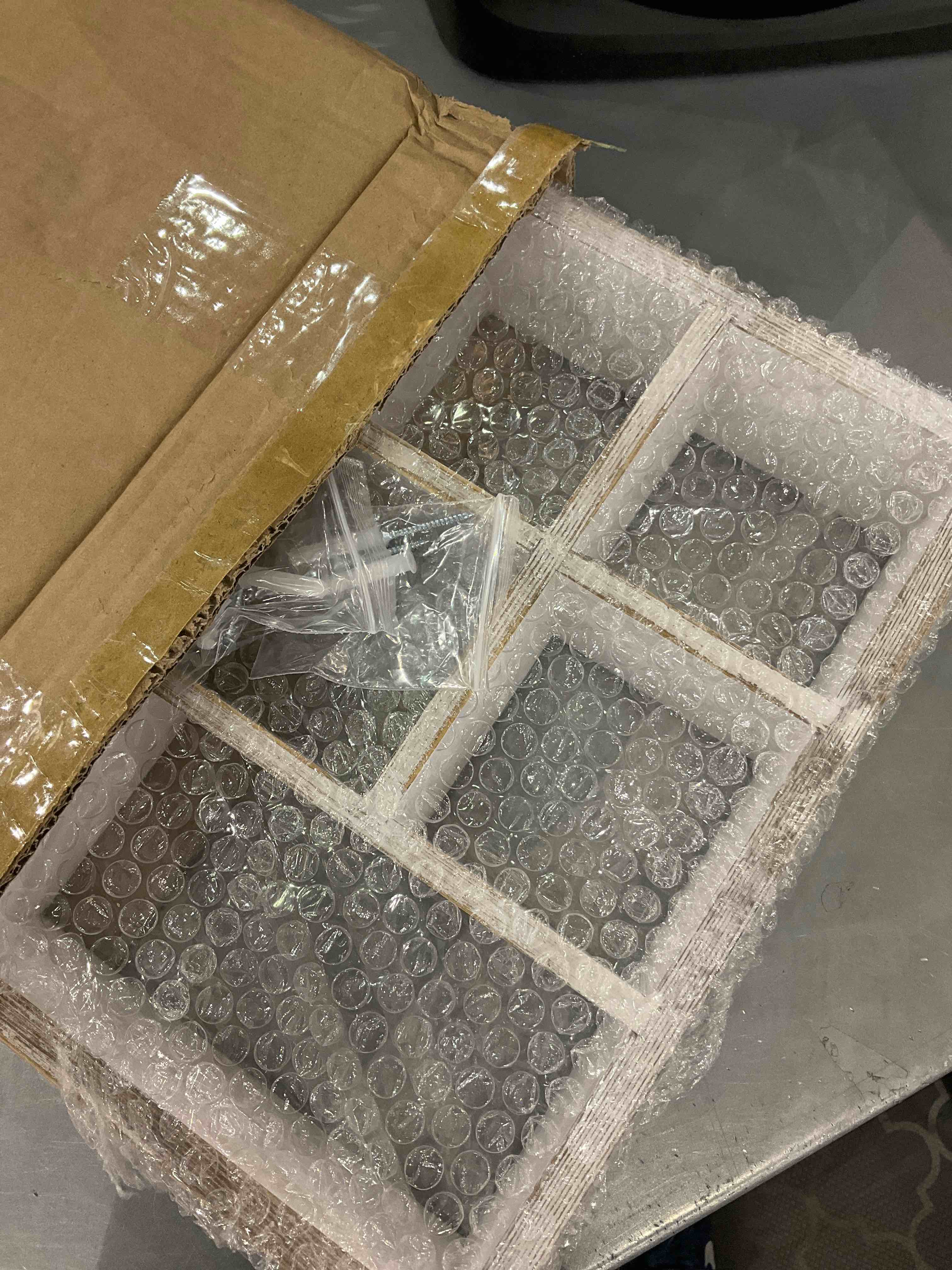 https://s3.amazonaws.com/lotting-images-prod/bidfta/EXS00438521_1693398039614.jpeg
