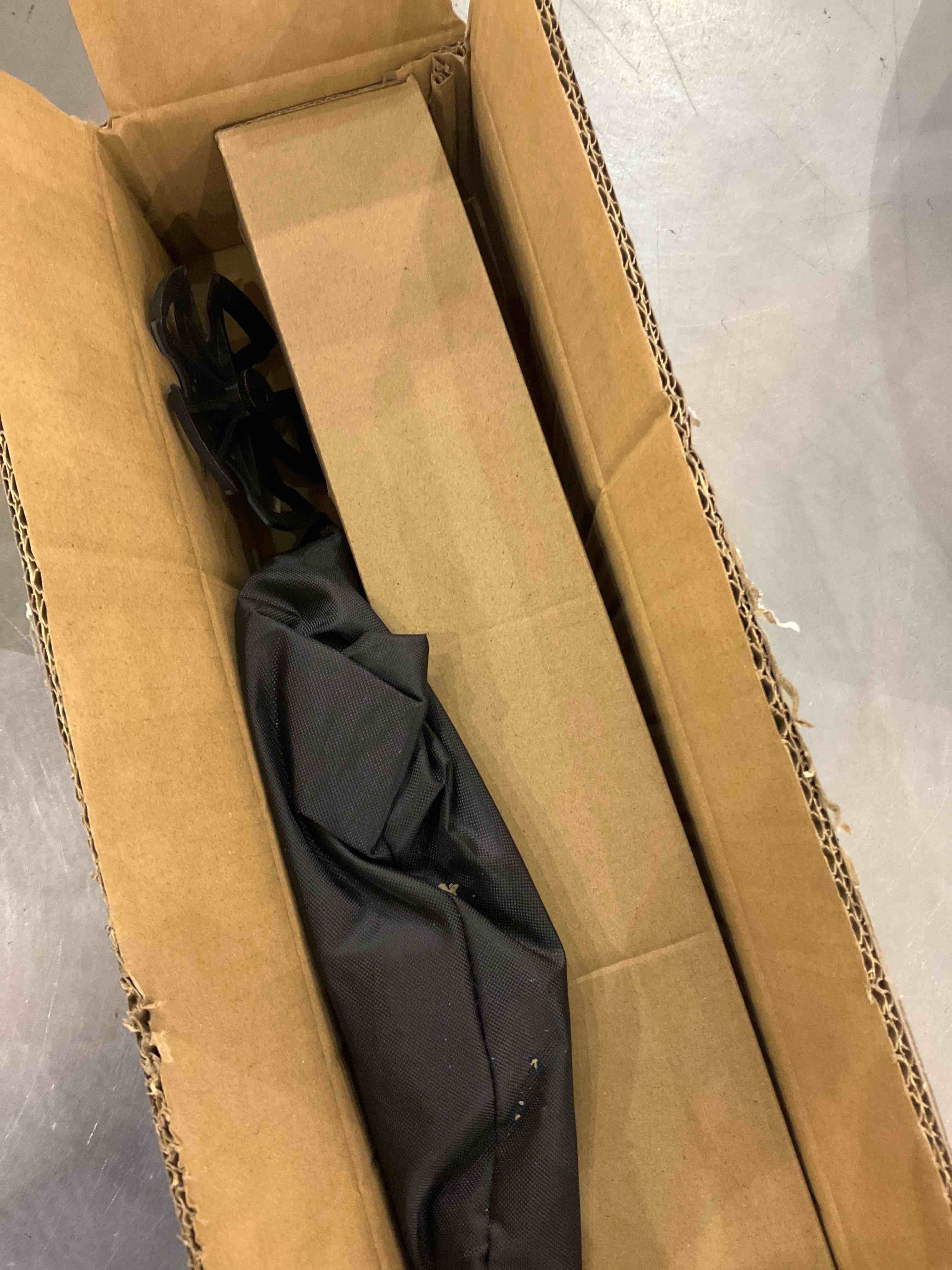 https://s3.amazonaws.com/lotting-images-prod/bidfta/EXS00438529_1693398561278.jpeg