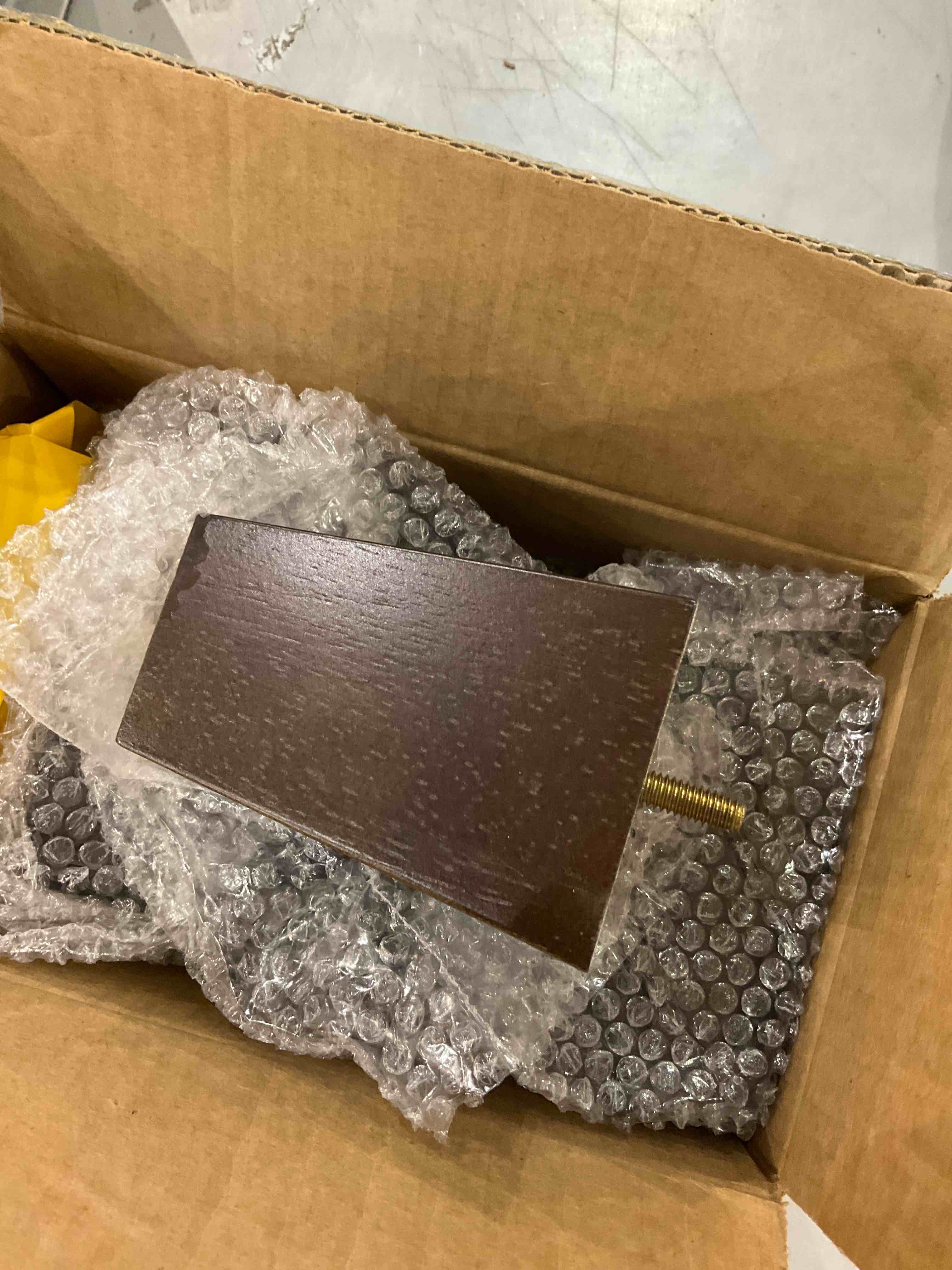 https://s3.amazonaws.com/lotting-images-prod/bidfta/EXS00438533_1693398881700.jpeg