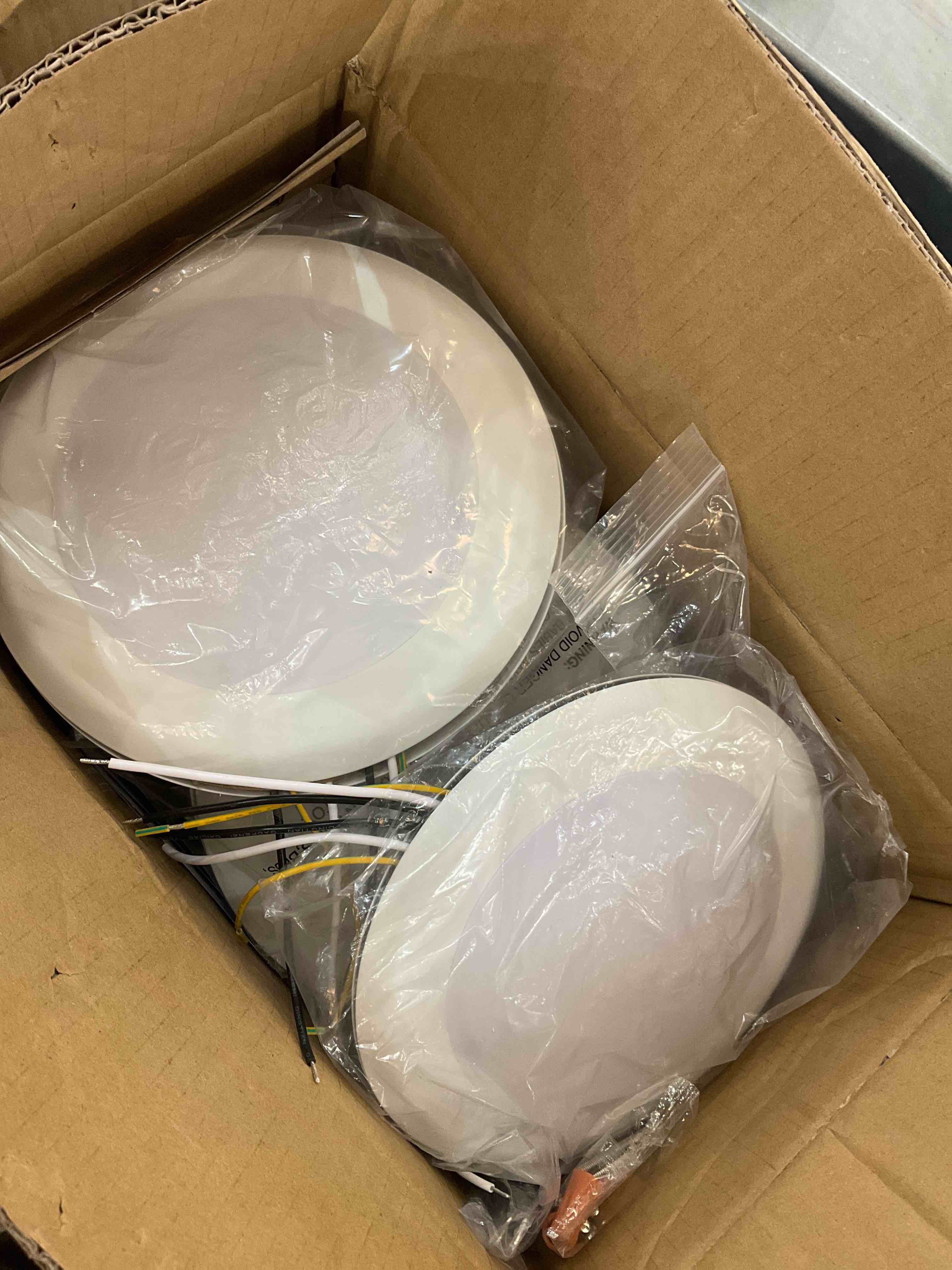 https://s3.amazonaws.com/lotting-images-prod/bidfta/EXS00438636_1693421733024.jpeg