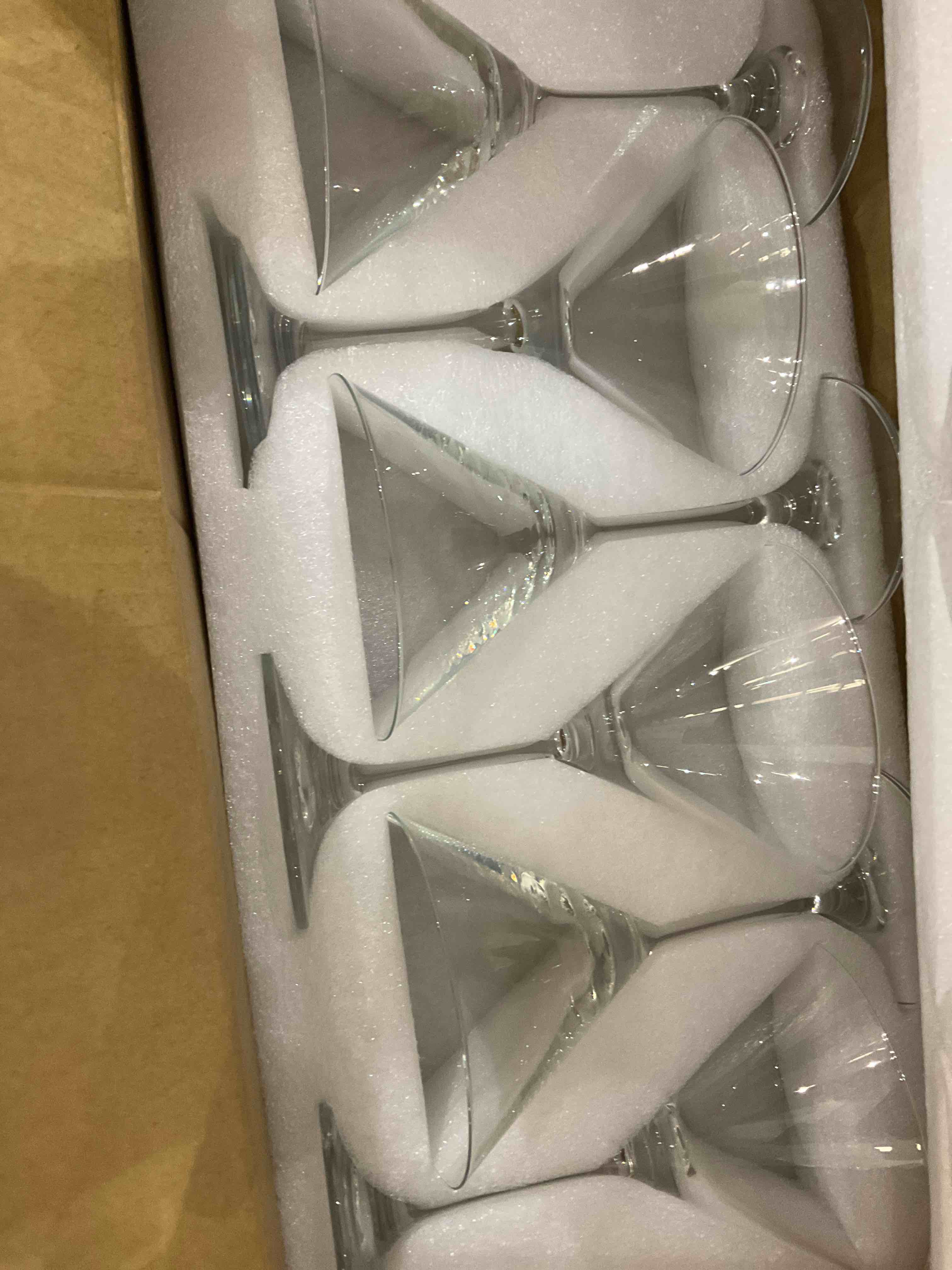 https://s3.amazonaws.com/lotting-images-prod/bidfta/EXS00438943_1693944904045.jpeg