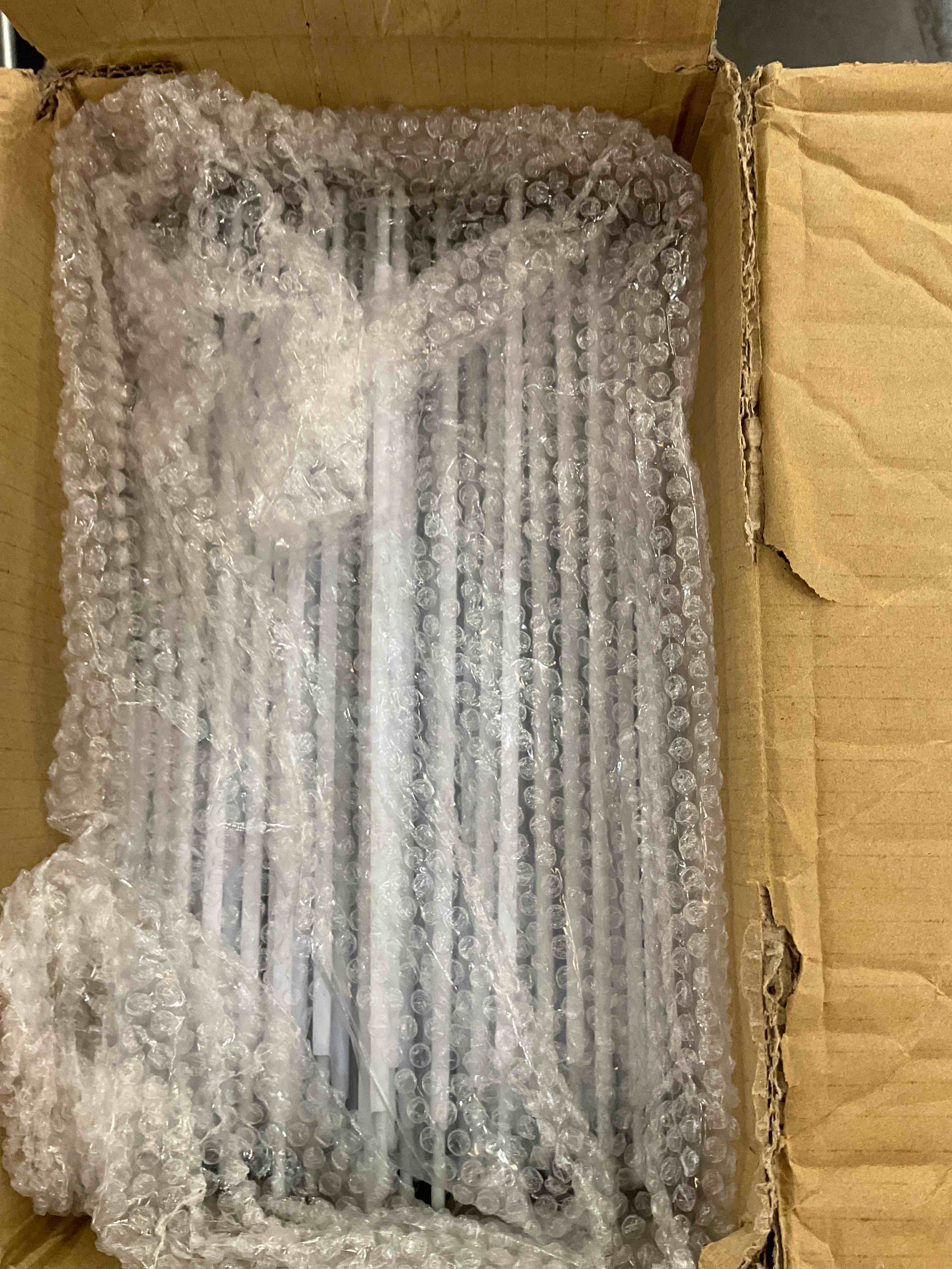 https://s3.amazonaws.com/lotting-images-prod/bidfta/EXS00439078_1693320447901.jpeg
