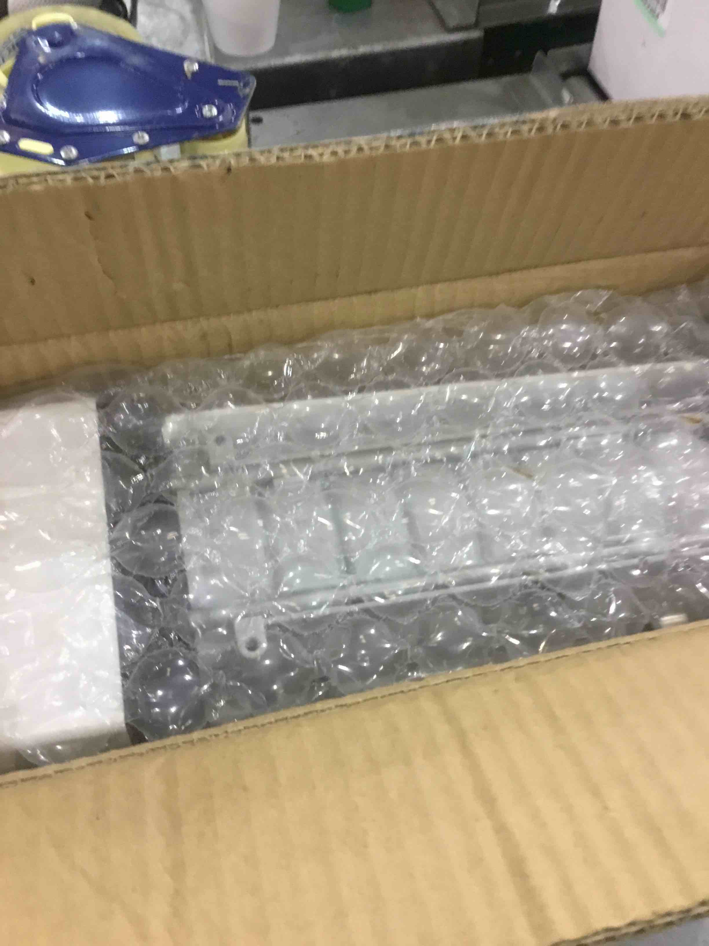 https://s3.amazonaws.com/lotting-images-prod/bidfta/EXS00439230_1693401595966.jpeg