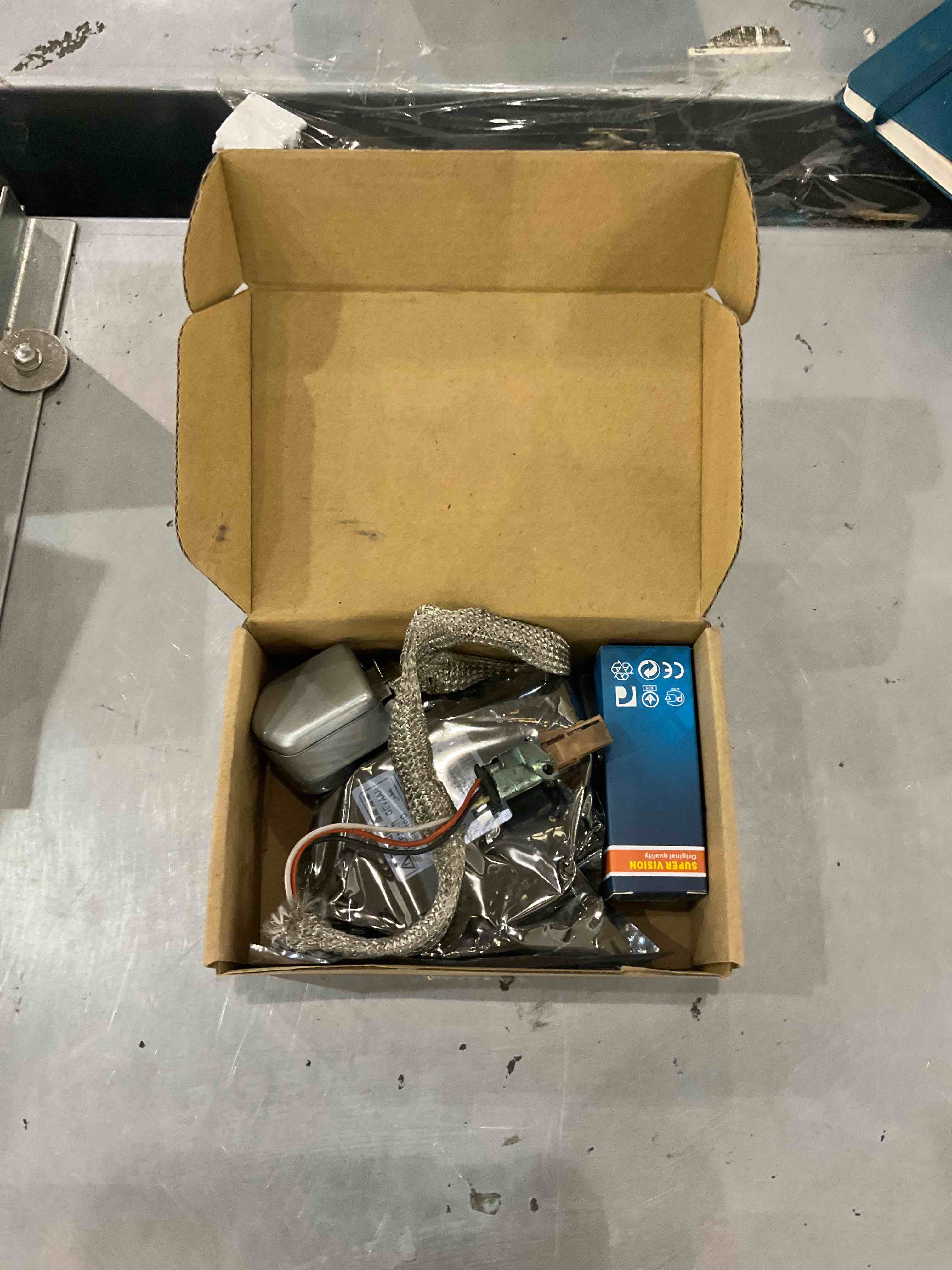 https://s3.amazonaws.com/lotting-images-prod/bidfta/EXS00450504_1692015391887.jpeg